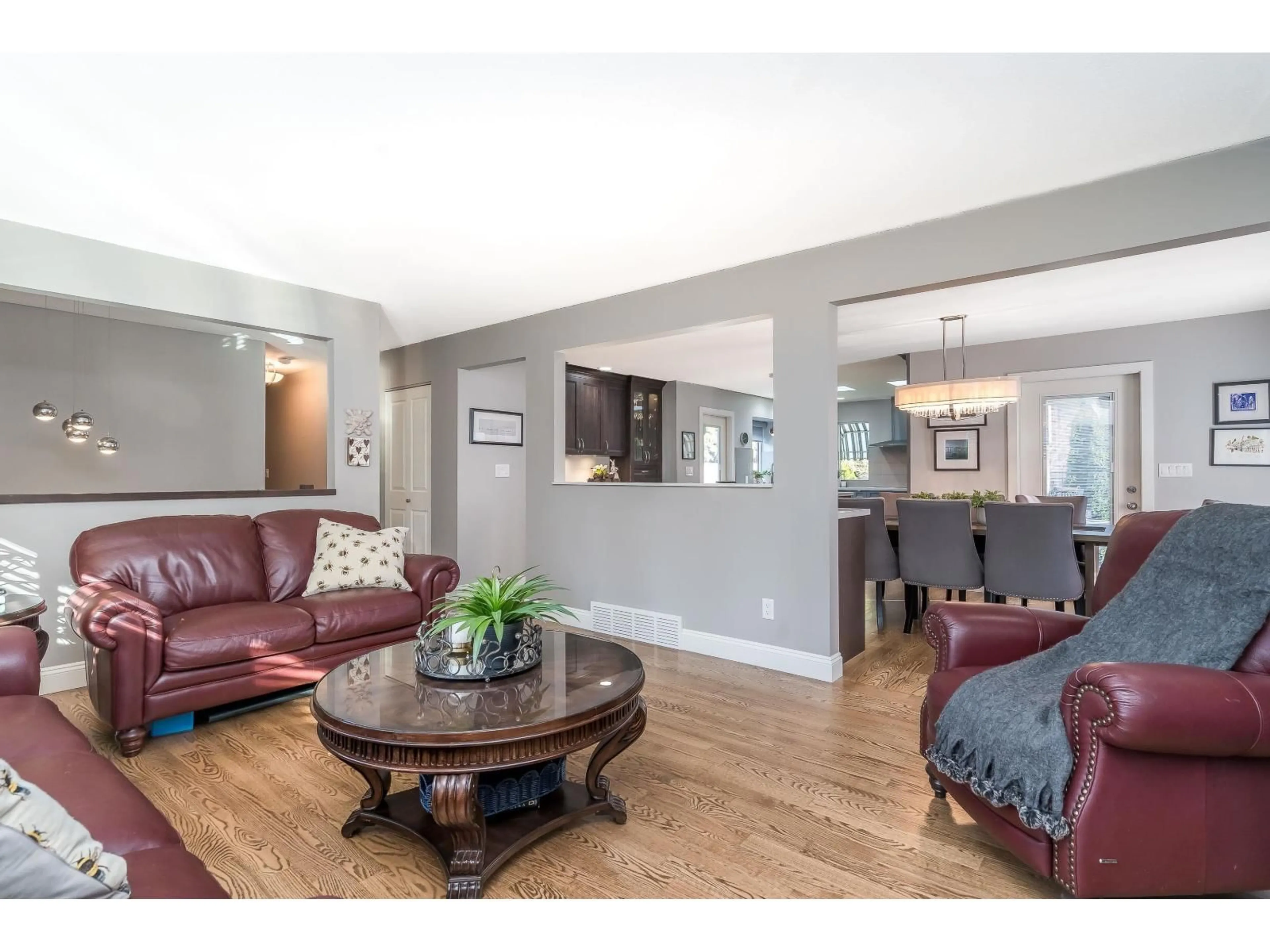 Living room with furniture, wood/laminate floor for 7341 MINSTER DRIVE SOUTH, Delta British Columbia V4C4M2