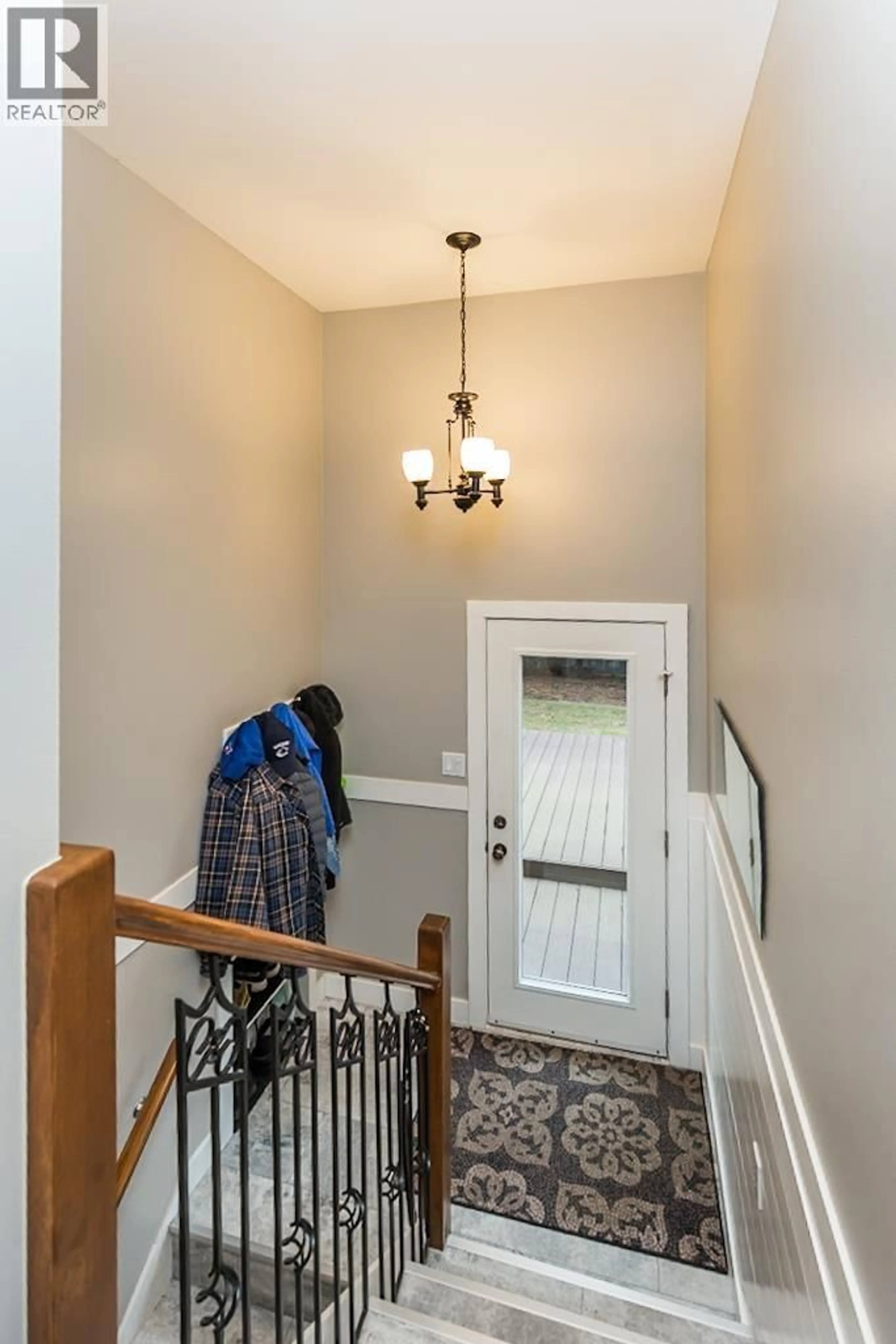 Indoor entryway for 205 NICHOLSON STREET, Prince George British Columbia V2M3H1