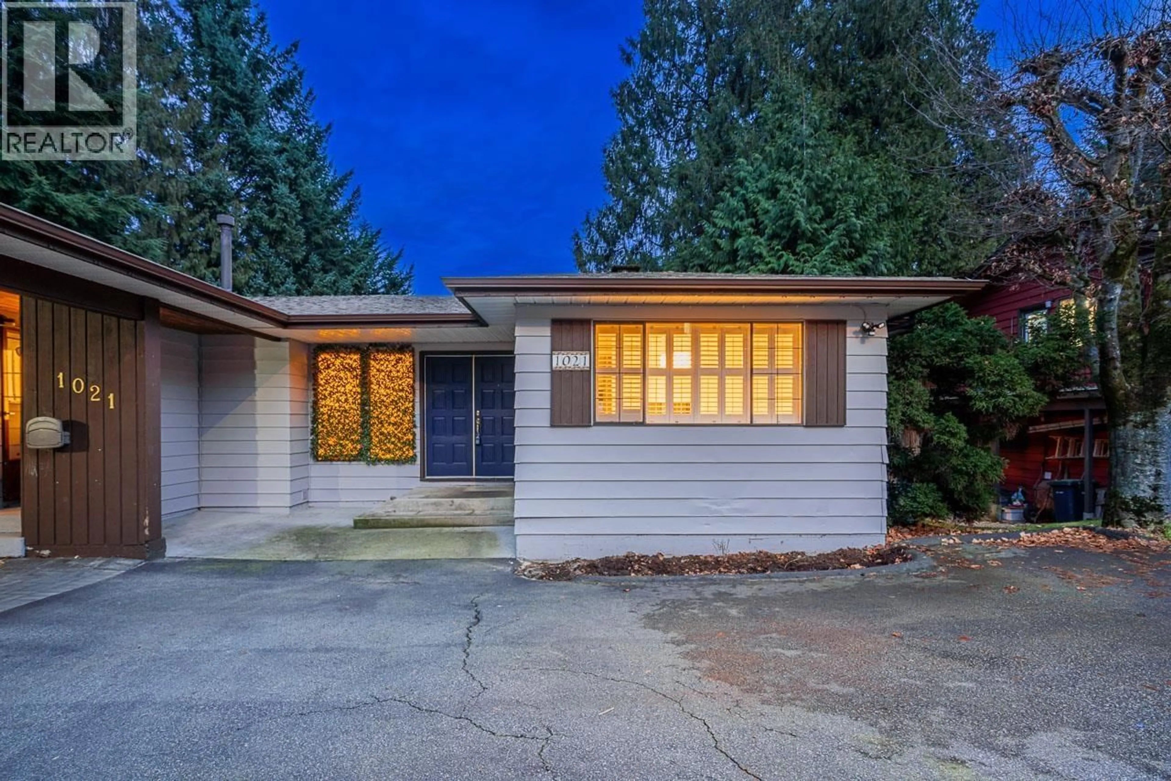 Home with vinyl exterior material, street for 1021 OGDEN STREET, Coquitlam British Columbia V3C3V8