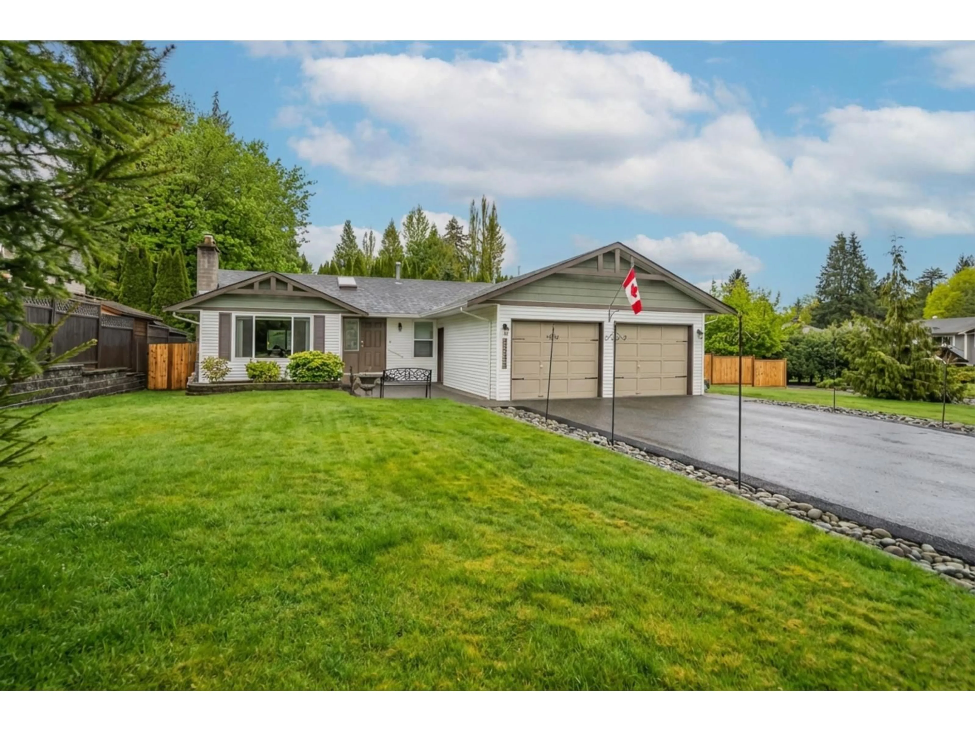 Home with vinyl exterior material, street for 35168 SKEENA AVENUE, Abbotsford British Columbia V2S7H5