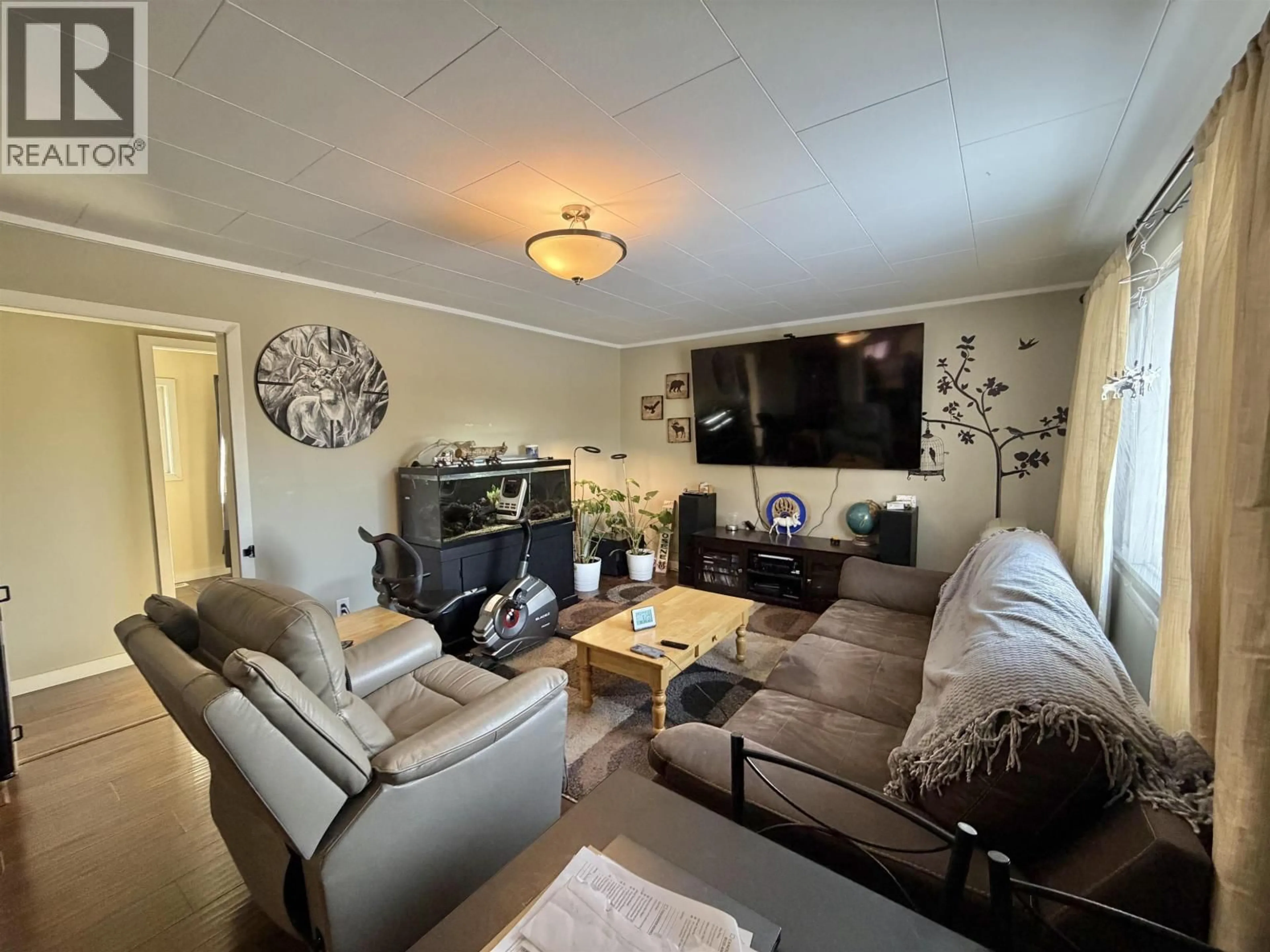 Living room with furniture, unknown for 915 DOG CREEK ROAD, Williams Lake British Columbia V2G3G5