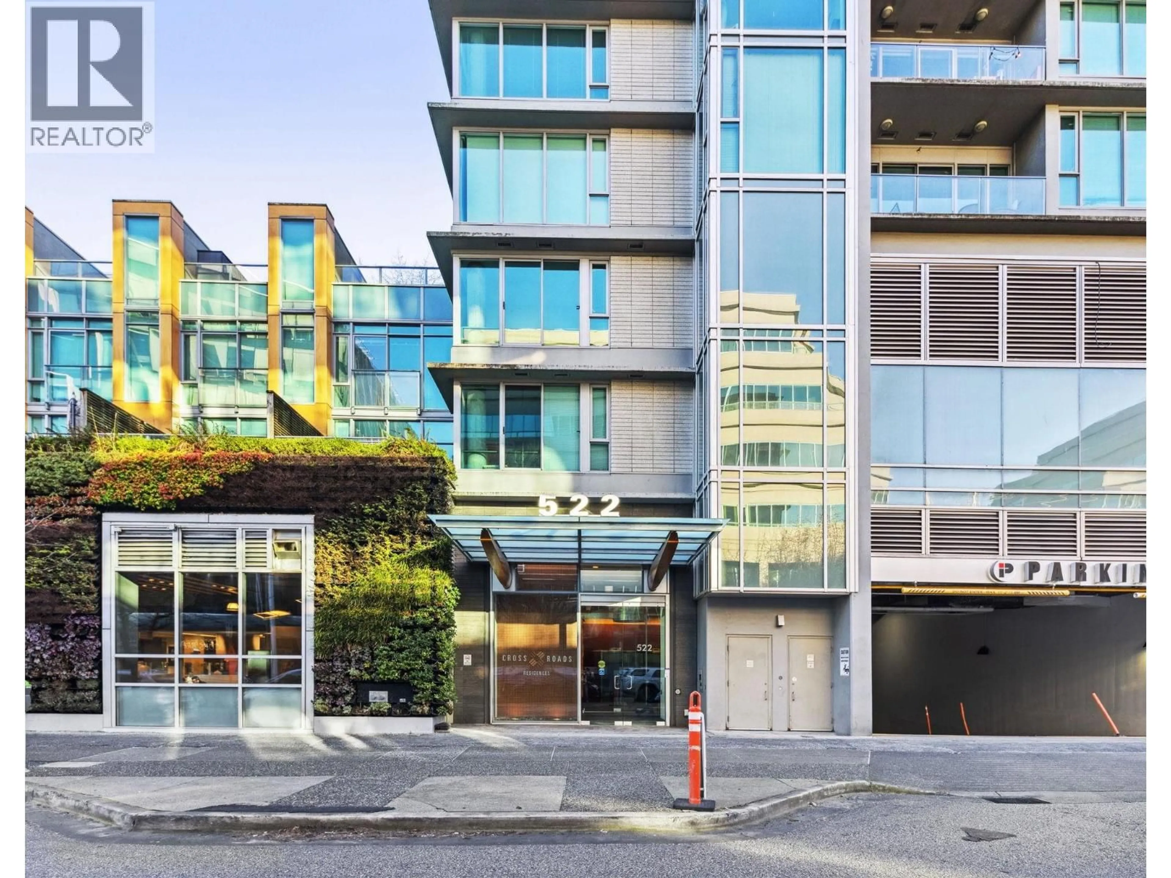 Indoor foyer for 205 - 522 8TH AVENUE, Vancouver British Columbia V5Z0A9