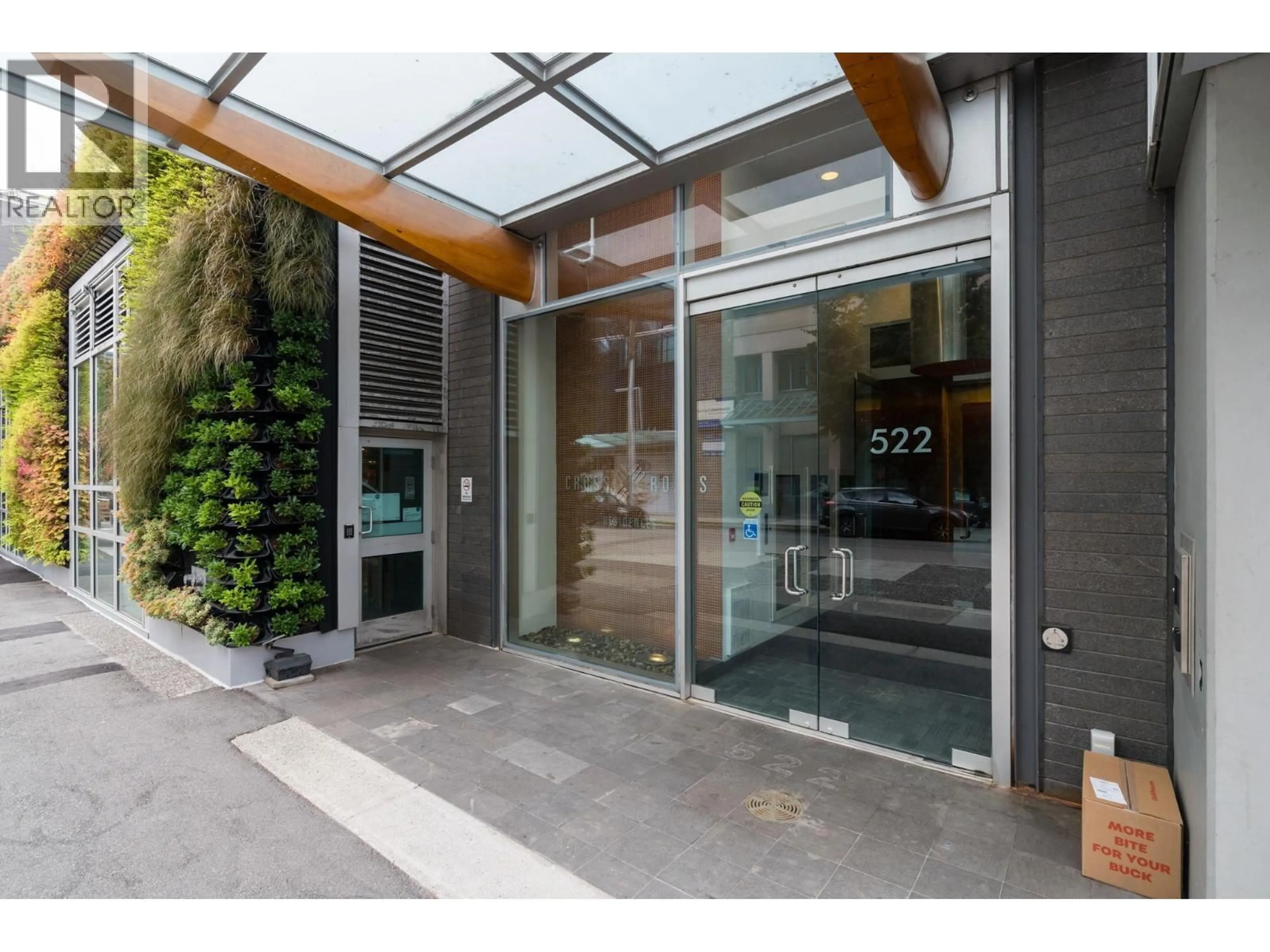 Indoor foyer for 205 - 522 8TH AVENUE, Vancouver British Columbia V5Z0A9
