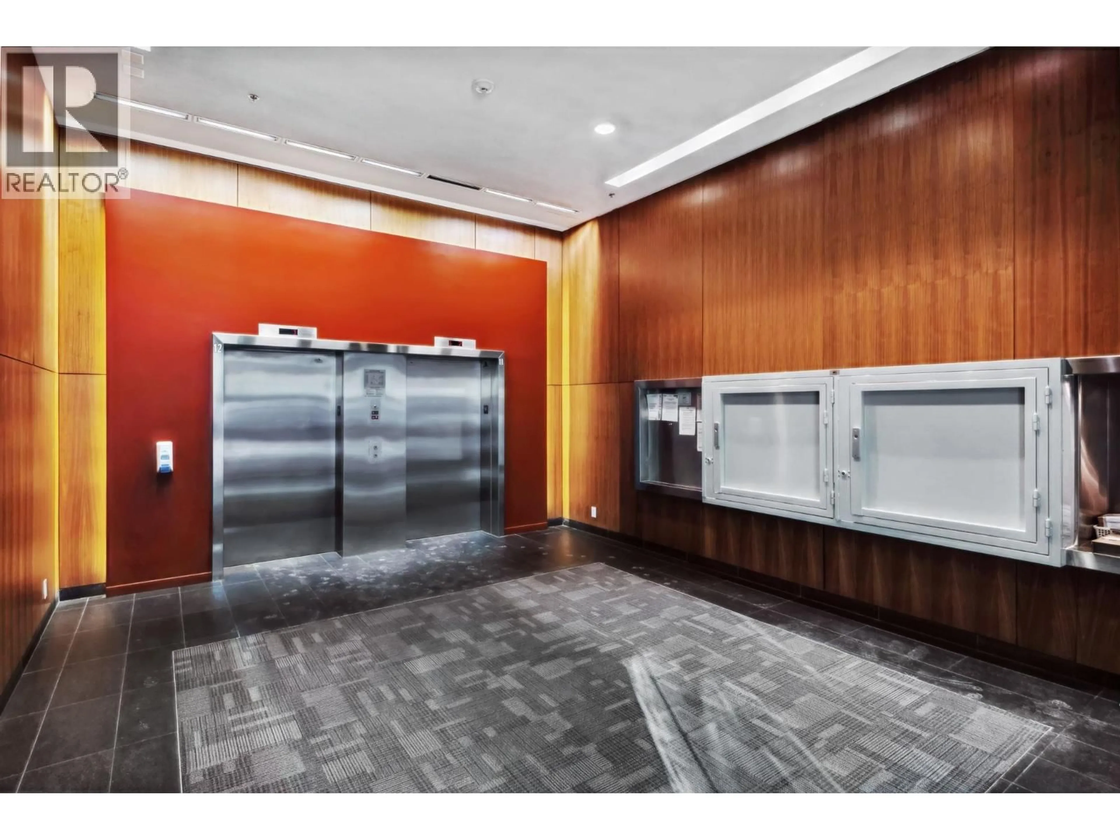 Indoor foyer for 205 - 522 8TH AVENUE, Vancouver British Columbia V5Z0A9