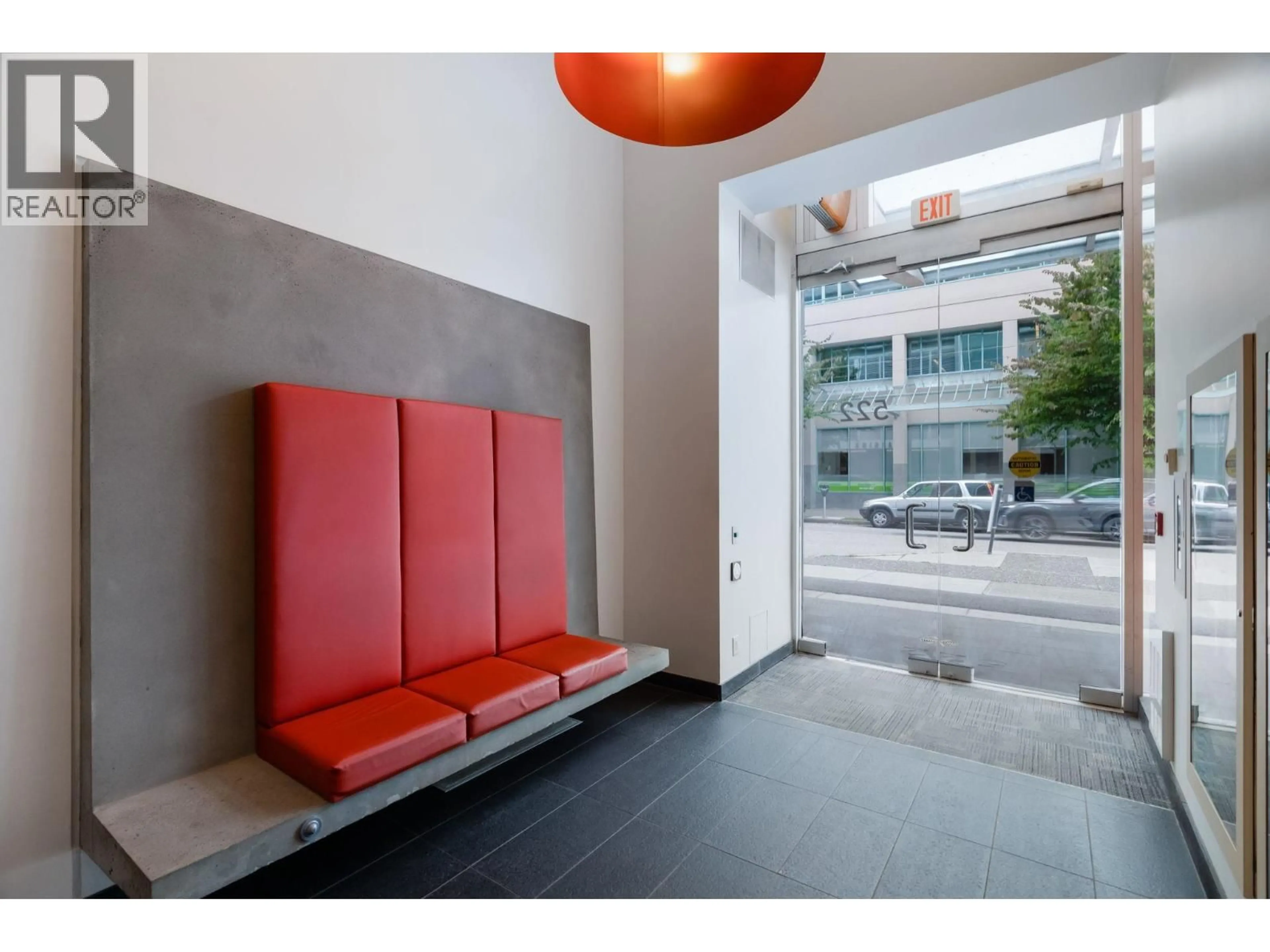 Indoor foyer for 205 - 522 8TH AVENUE, Vancouver British Columbia V5Z0A9