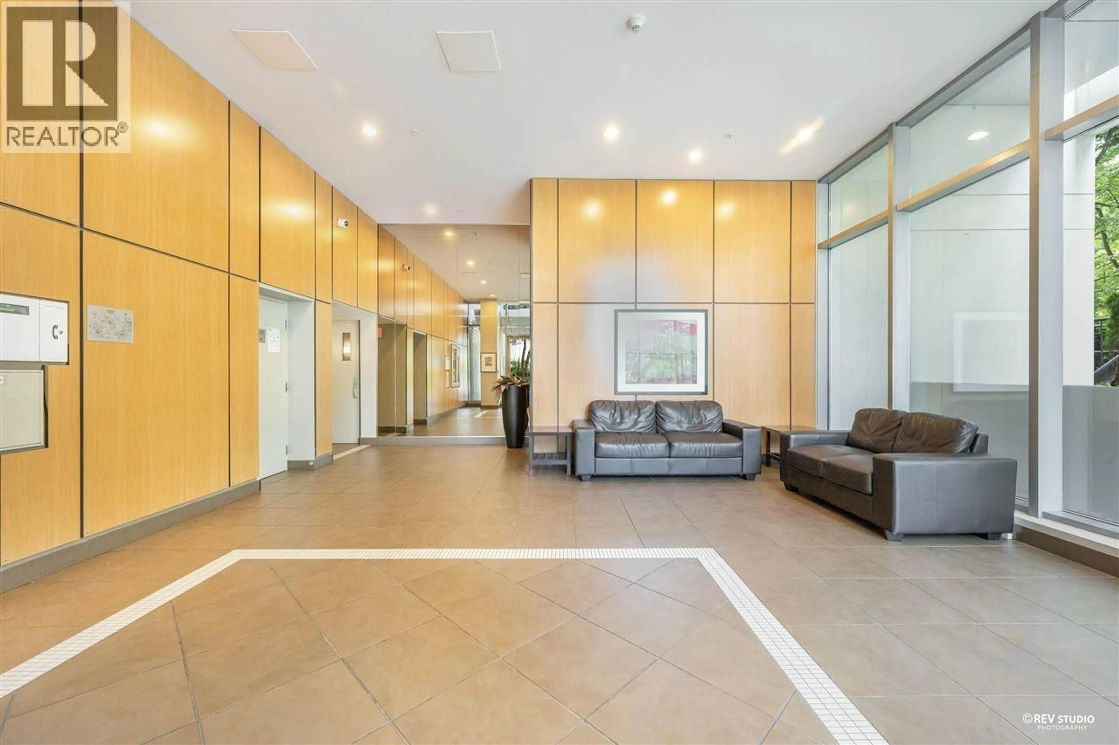 Indoor foyer for 1601 - 5088 KWANTLEN STREET, Richmond British Columbia V6X4K5