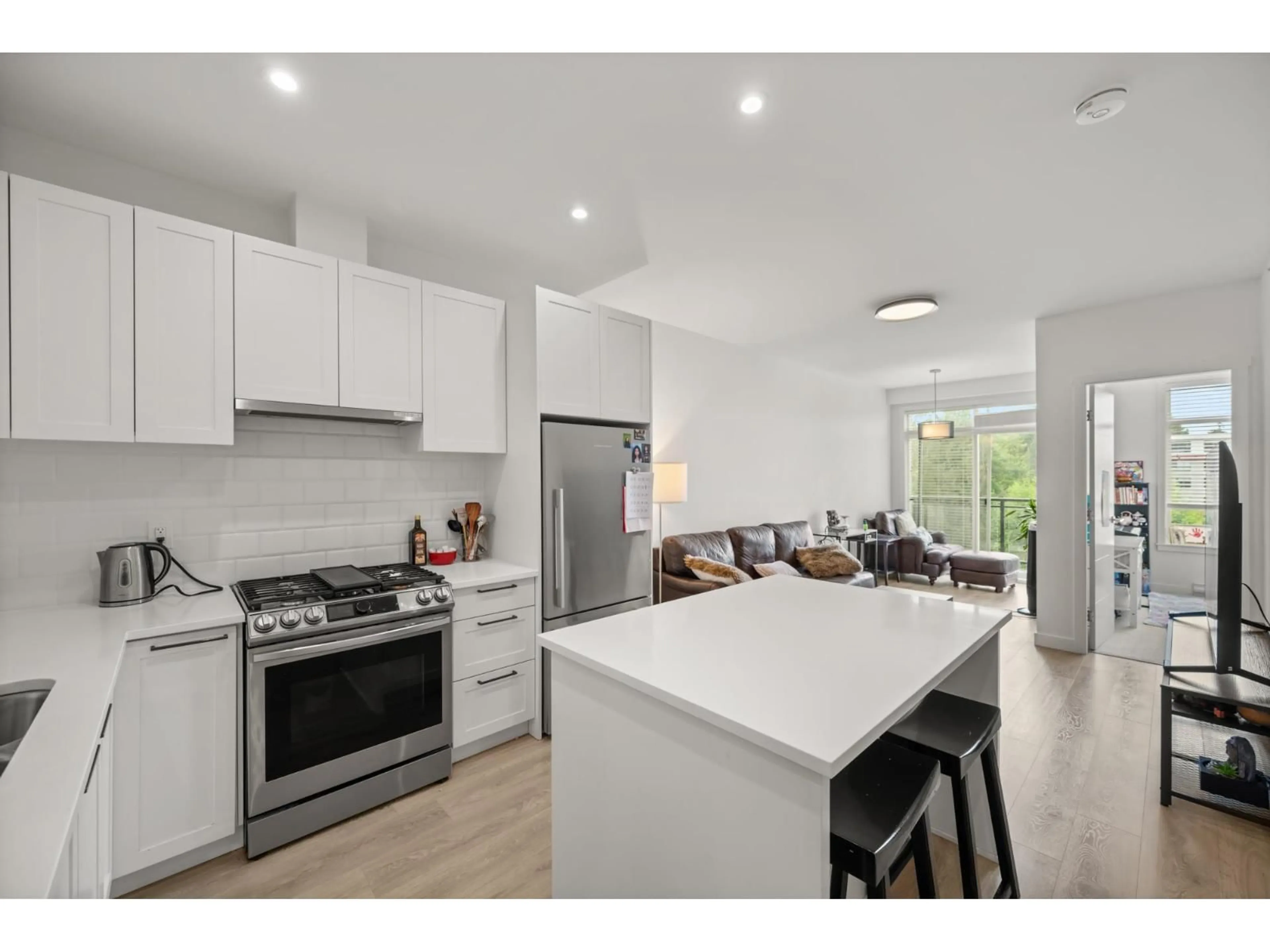 Open concept kitchen, unknown for 424 - 5415 BRYDON CRESCENT, Langley British Columbia V3A0N4