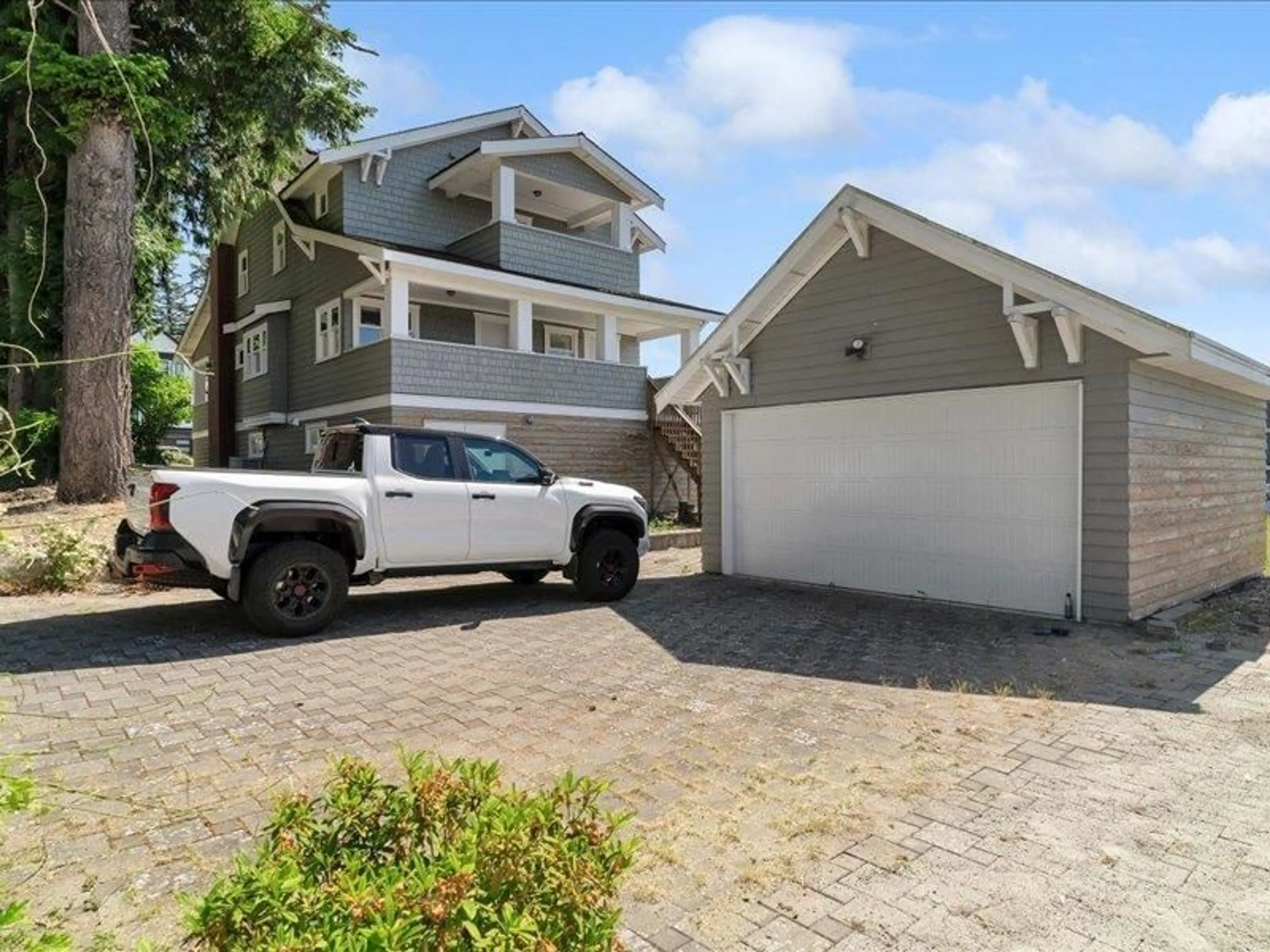 Home with vinyl exterior material, street for 16602 BELL ROAD, Surrey British Columbia V3S1H8