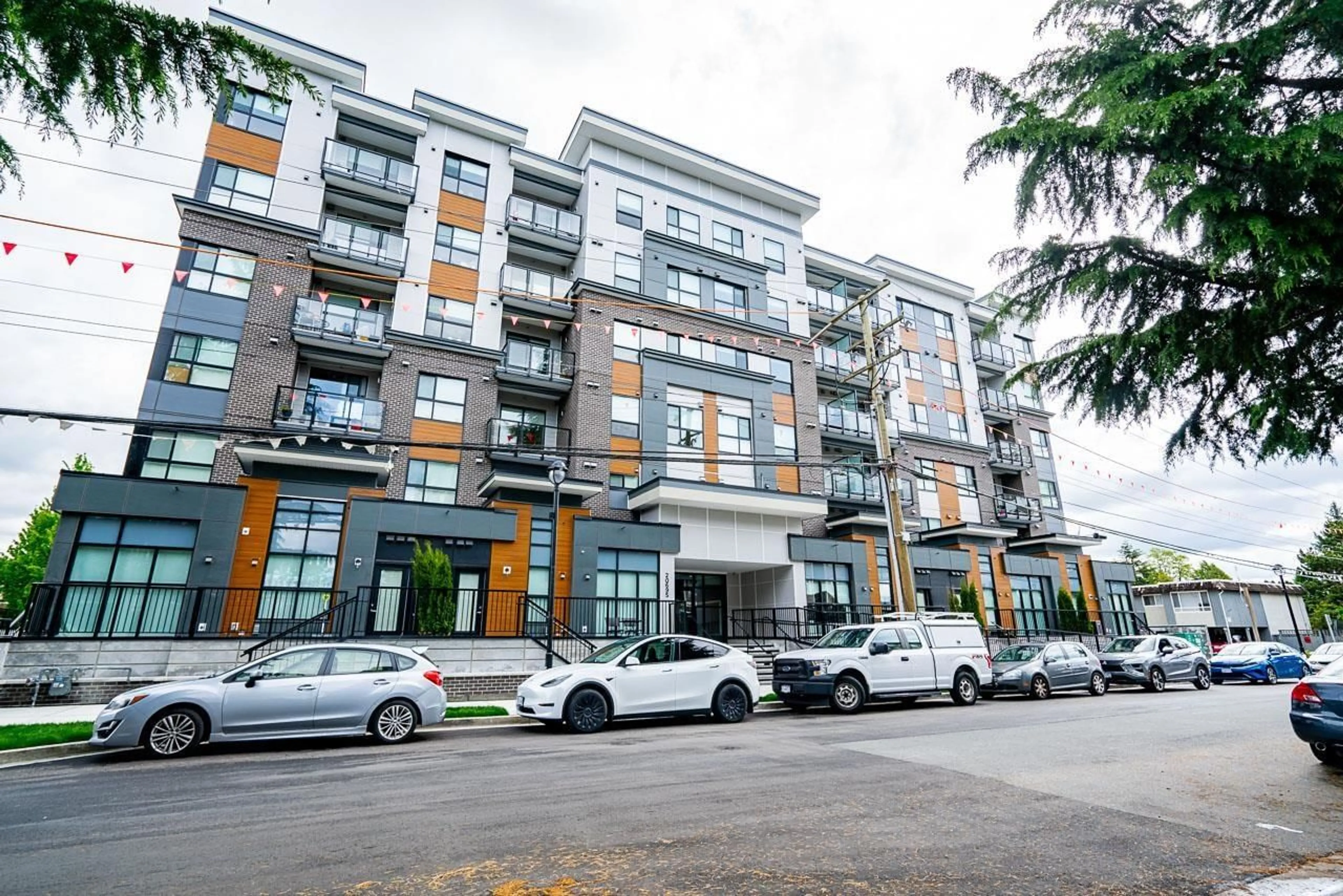 Patio, building for 211 - 20695 EASTLEIGH CRESCENT, Langley British Columbia V3A4C3