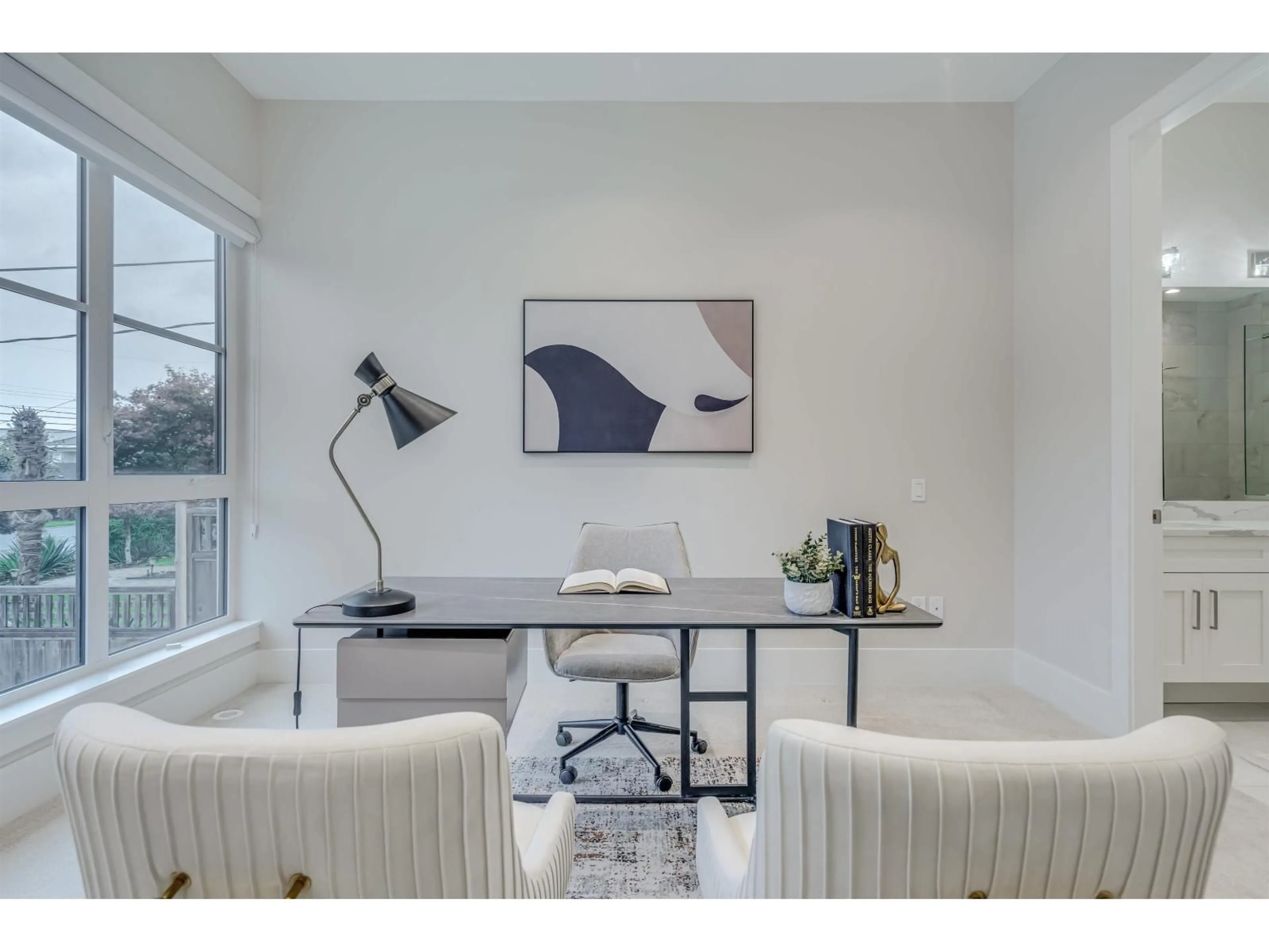 A pic of a room for 15387 PACIFIC AVENUE, White Rock British Columbia V4B1R3