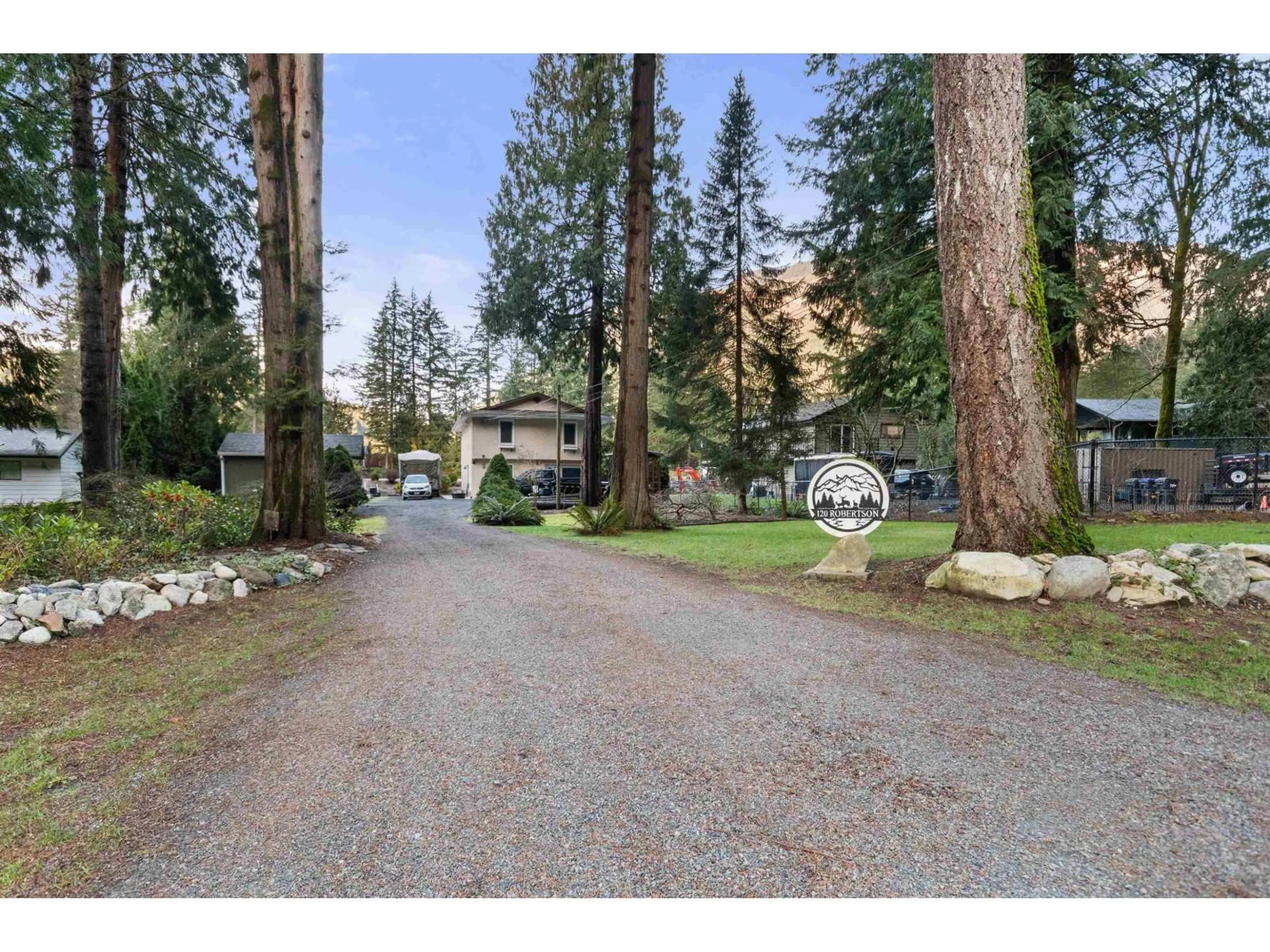 A pic from outside/outdoor area/front of a property/back of a property/a pic from drone, unknown for 120 ROBERTSON CRESCENT, Hope British Columbia V0X1L4