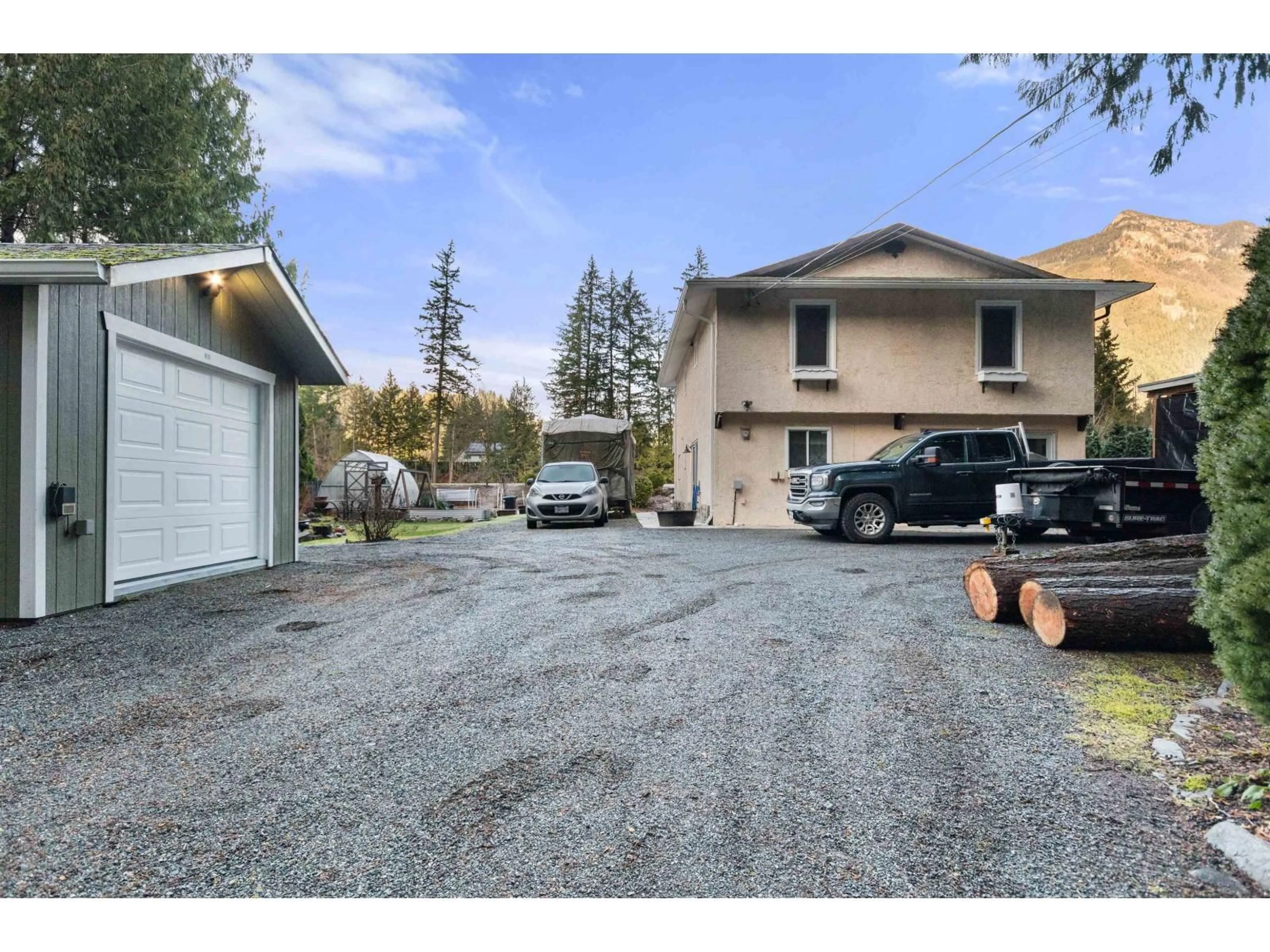 Indoor garage for 120 ROBERTSON CRESCENT, Hope British Columbia V0X1L4