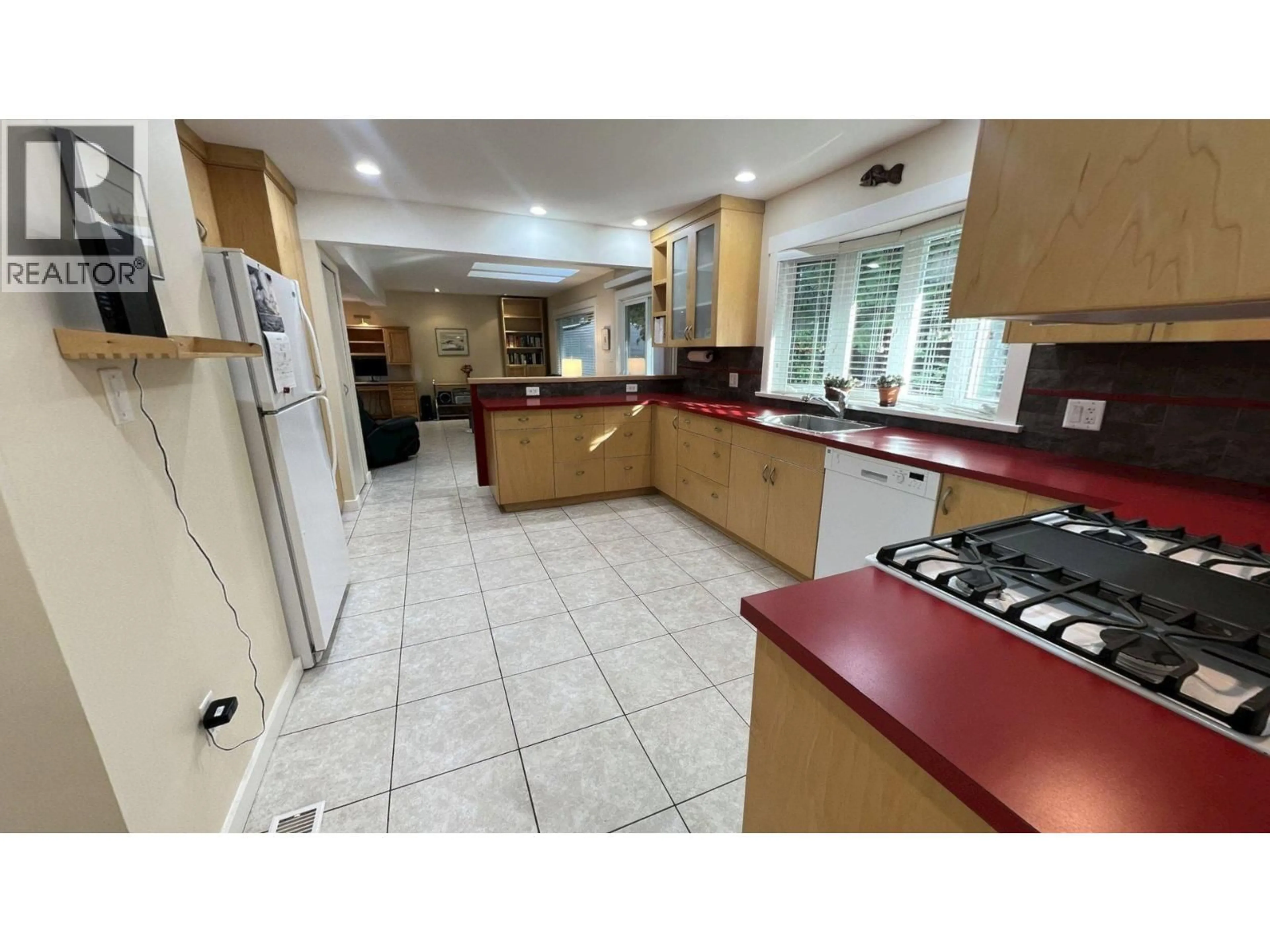 Standard kitchen, ceramic/tile floor for 3474 GREENTREE LANE, North Vancouver British Columbia V7R4C4