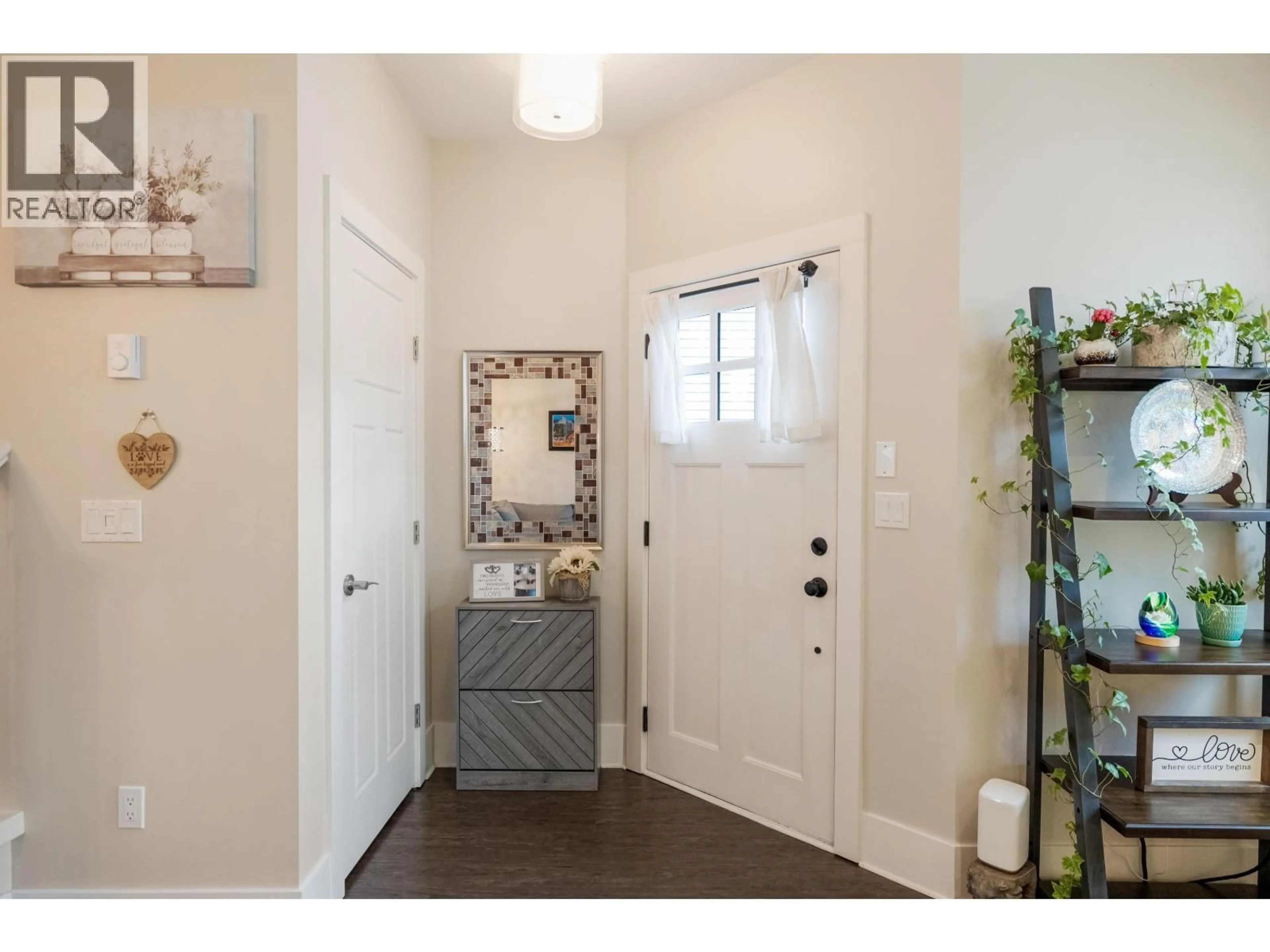 Indoor entryway for 48 - 12161 237 STREET, Maple Ridge British Columbia V4R0E7