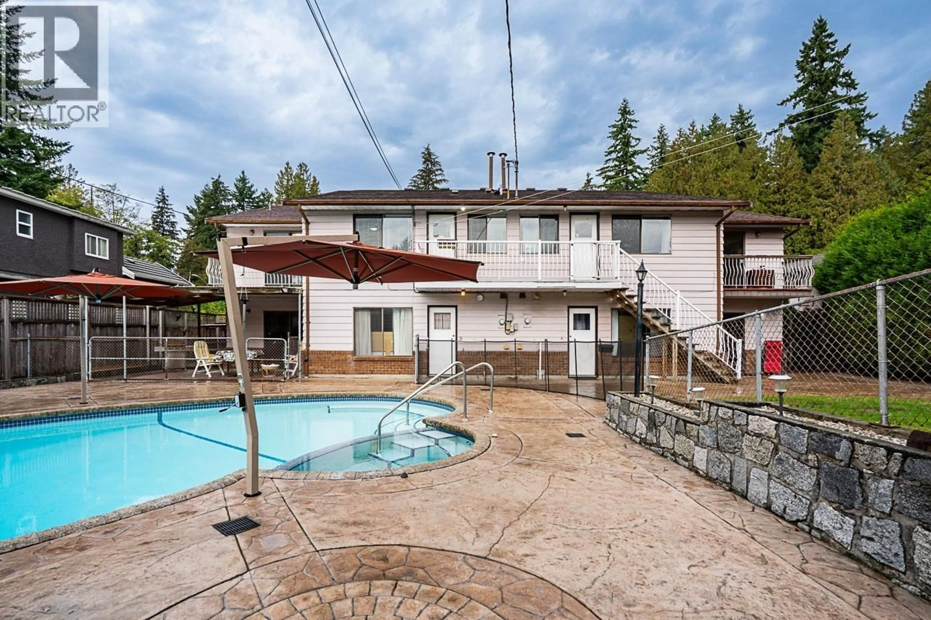 Pool for 8074 19TH AVENUE, Burnaby British Columbia V3N1G3