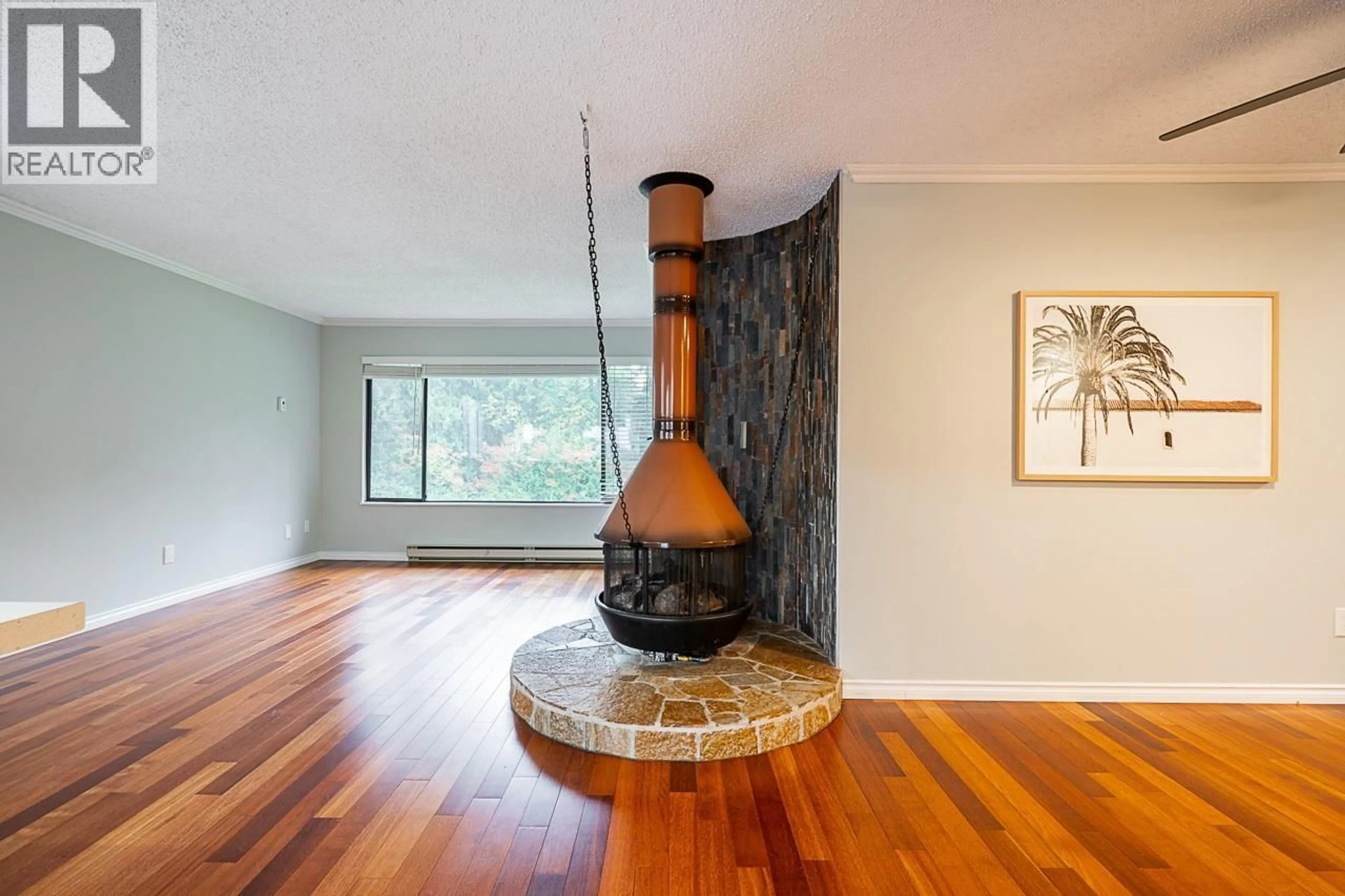 Indoor foyer for 8074 19TH AVENUE, Burnaby British Columbia V3N1G3