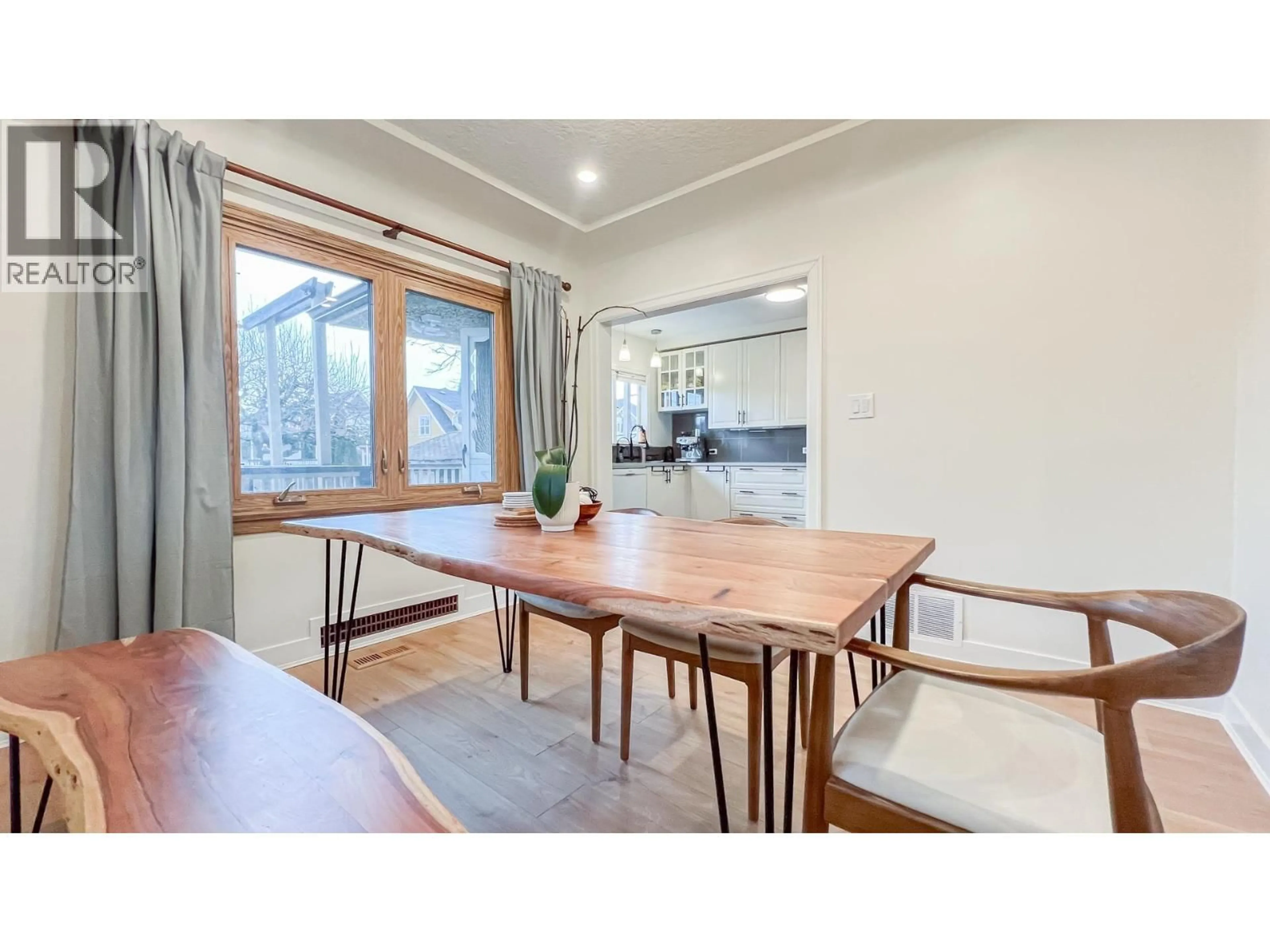Dining room, wood/laminate floor for 1165 26TH AVENUE, Vancouver British Columbia V5V2J8