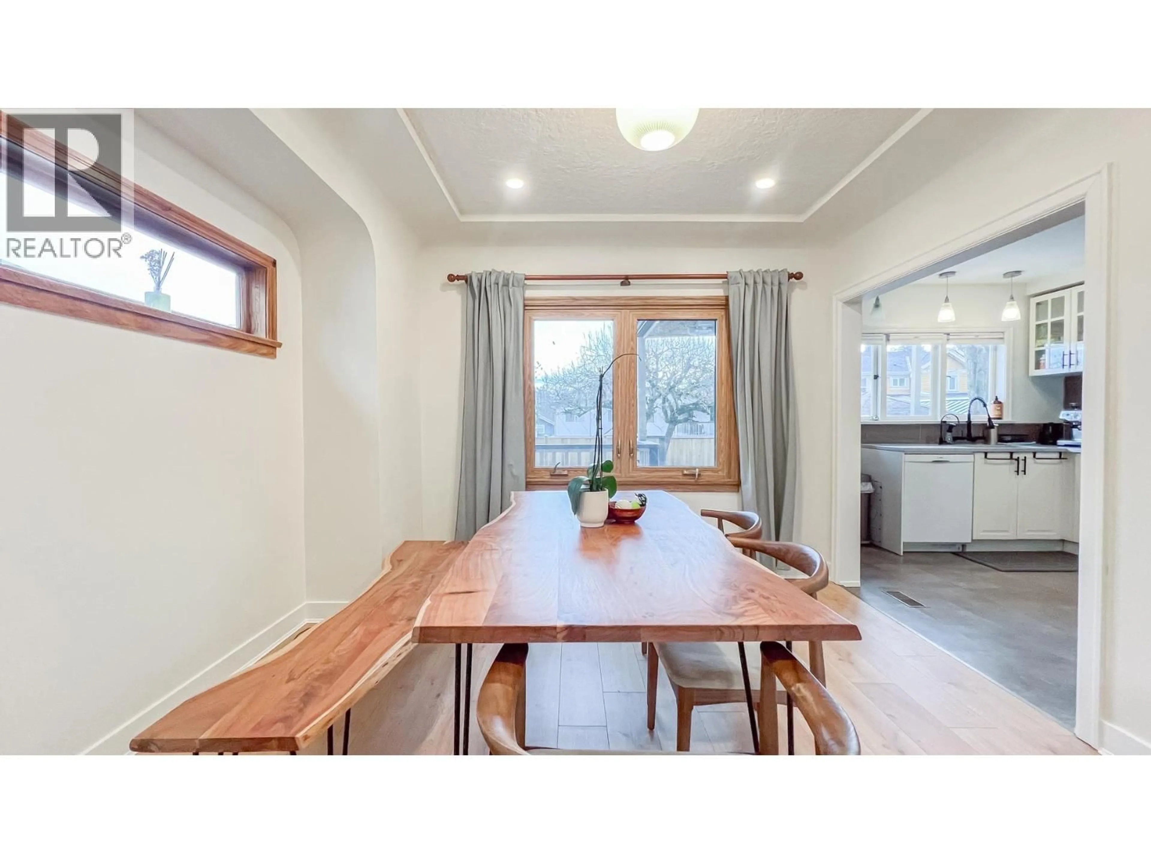 Dining room, wood/laminate floor for 1165 26TH AVENUE, Vancouver British Columbia V5V2J8
