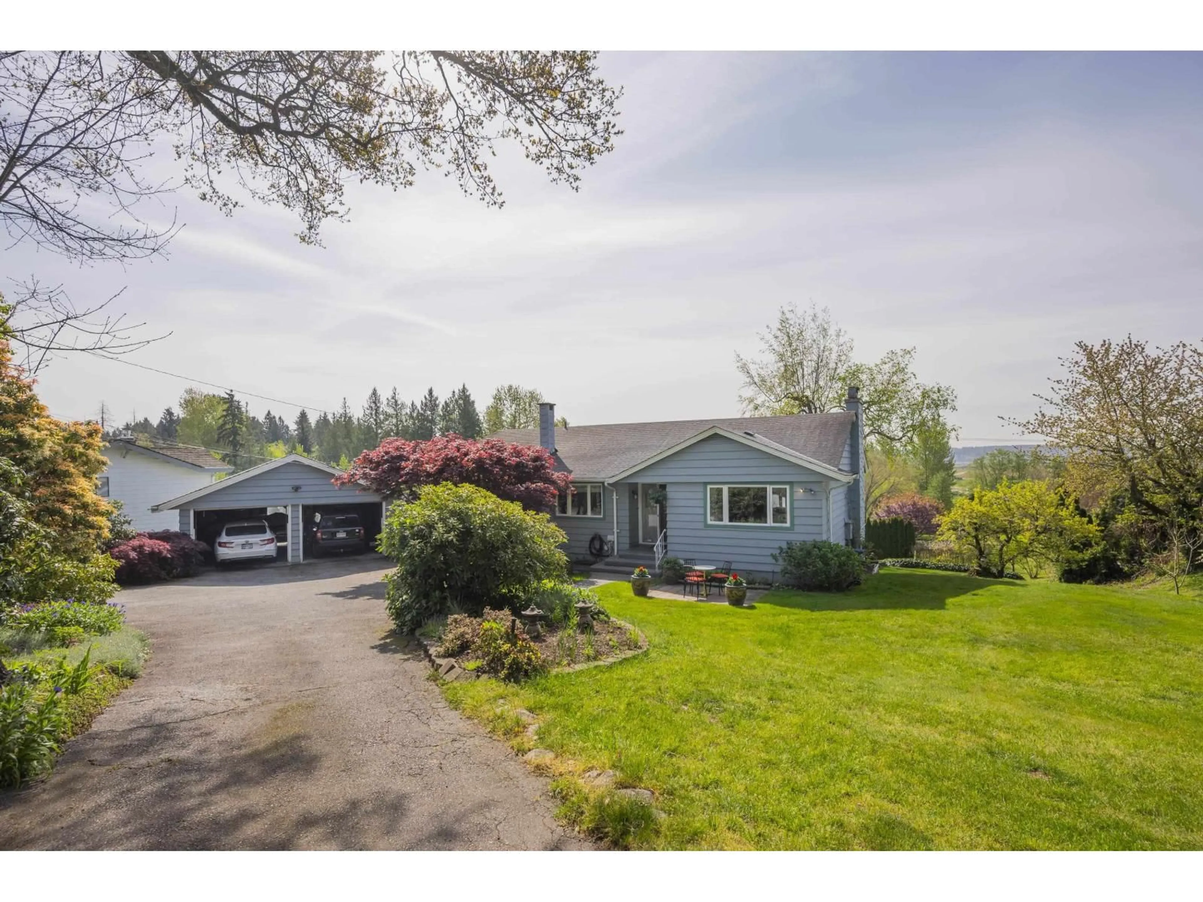 A pic from outside/outdoor area/front of a property/back of a property/a pic from drone, unknown for 13128 COULTHARD ROAD, Surrey British Columbia V3W1B3