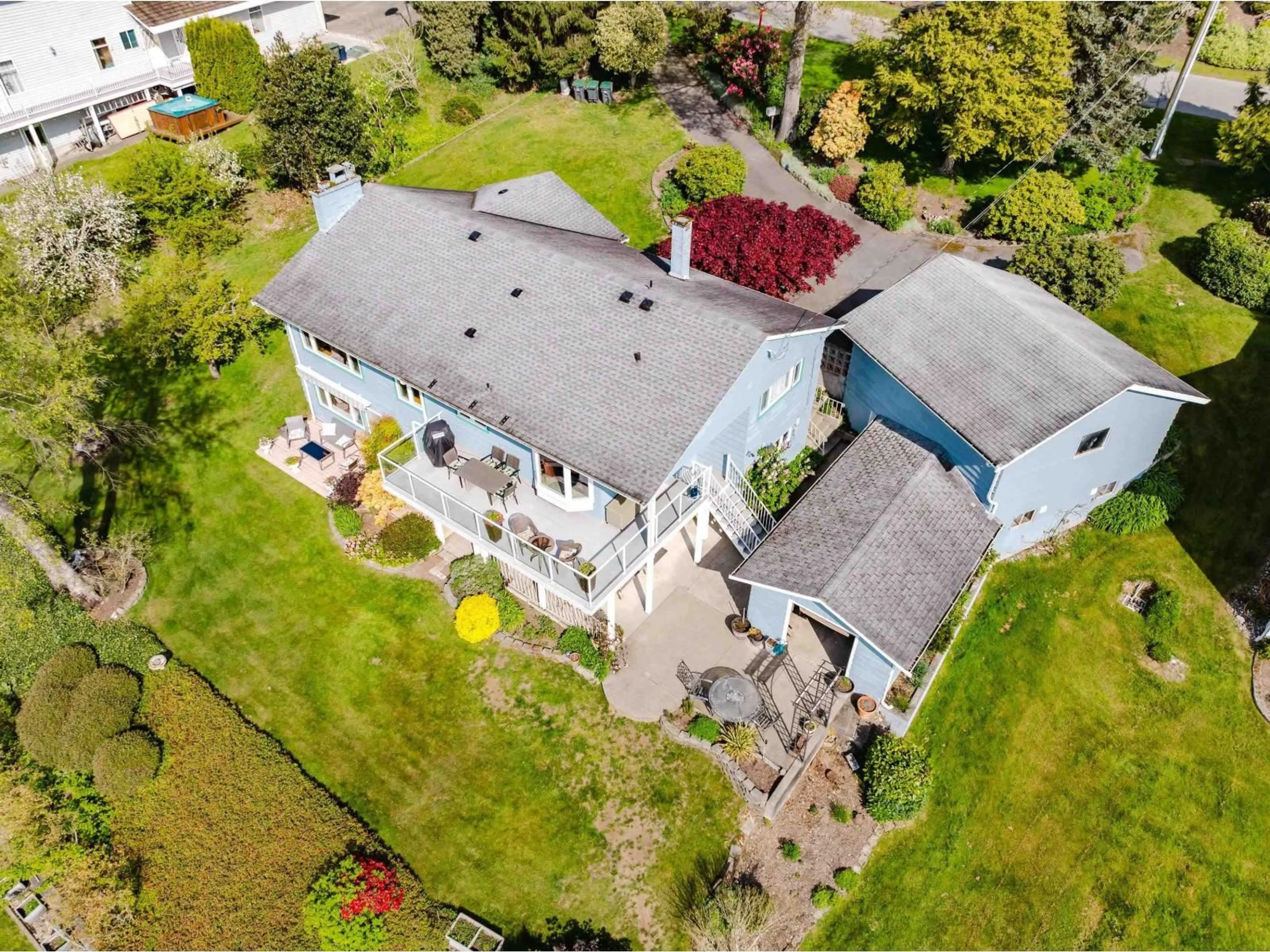 A pic from outside/outdoor area/front of a property/back of a property/a pic from drone, unknown for 13128 COULTHARD ROAD, Surrey British Columbia V3W1B3