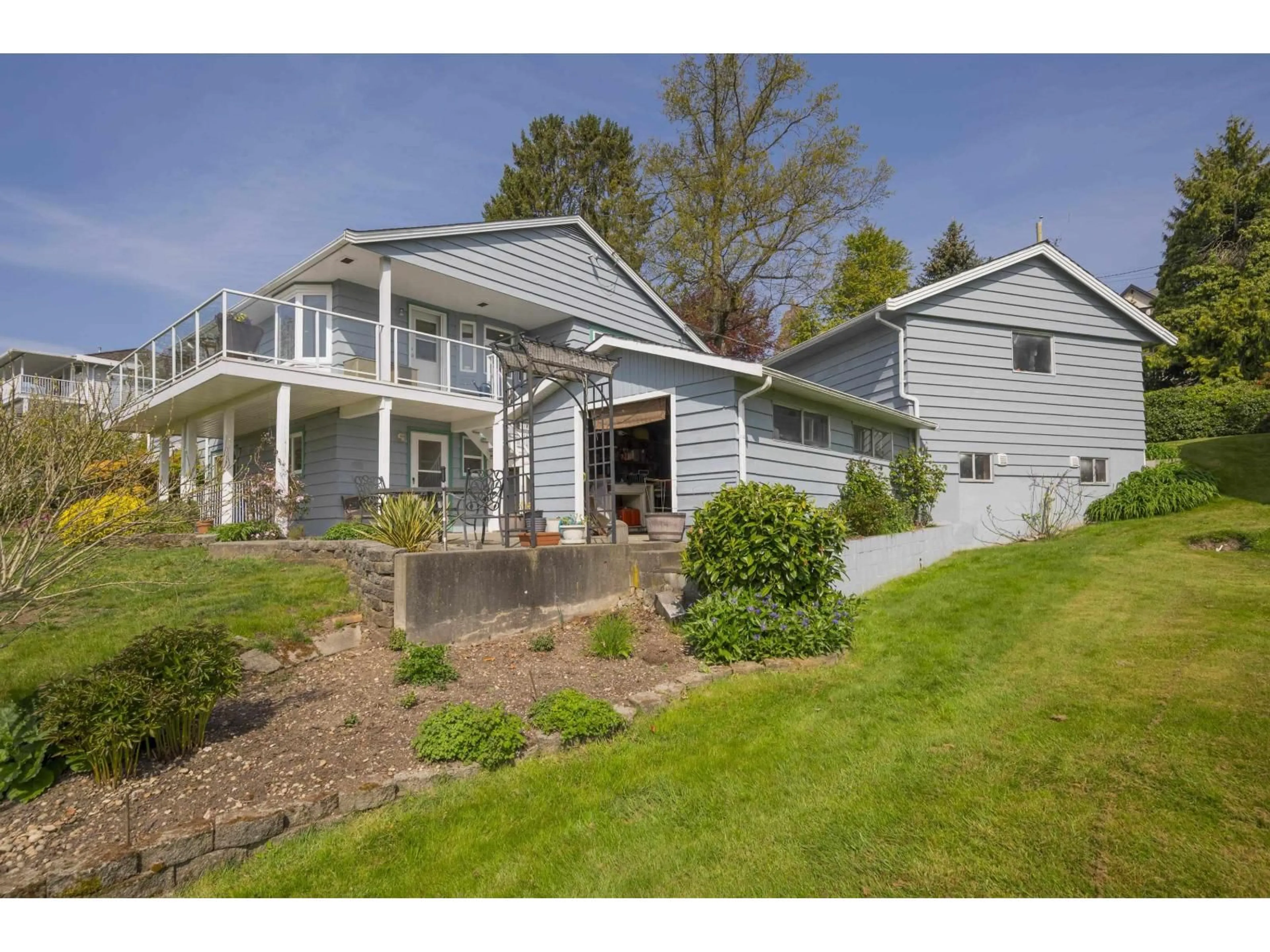 Home with vinyl exterior material, water/lake/river/ocean view for 13128 COULTHARD ROAD, Surrey British Columbia V3W1B3