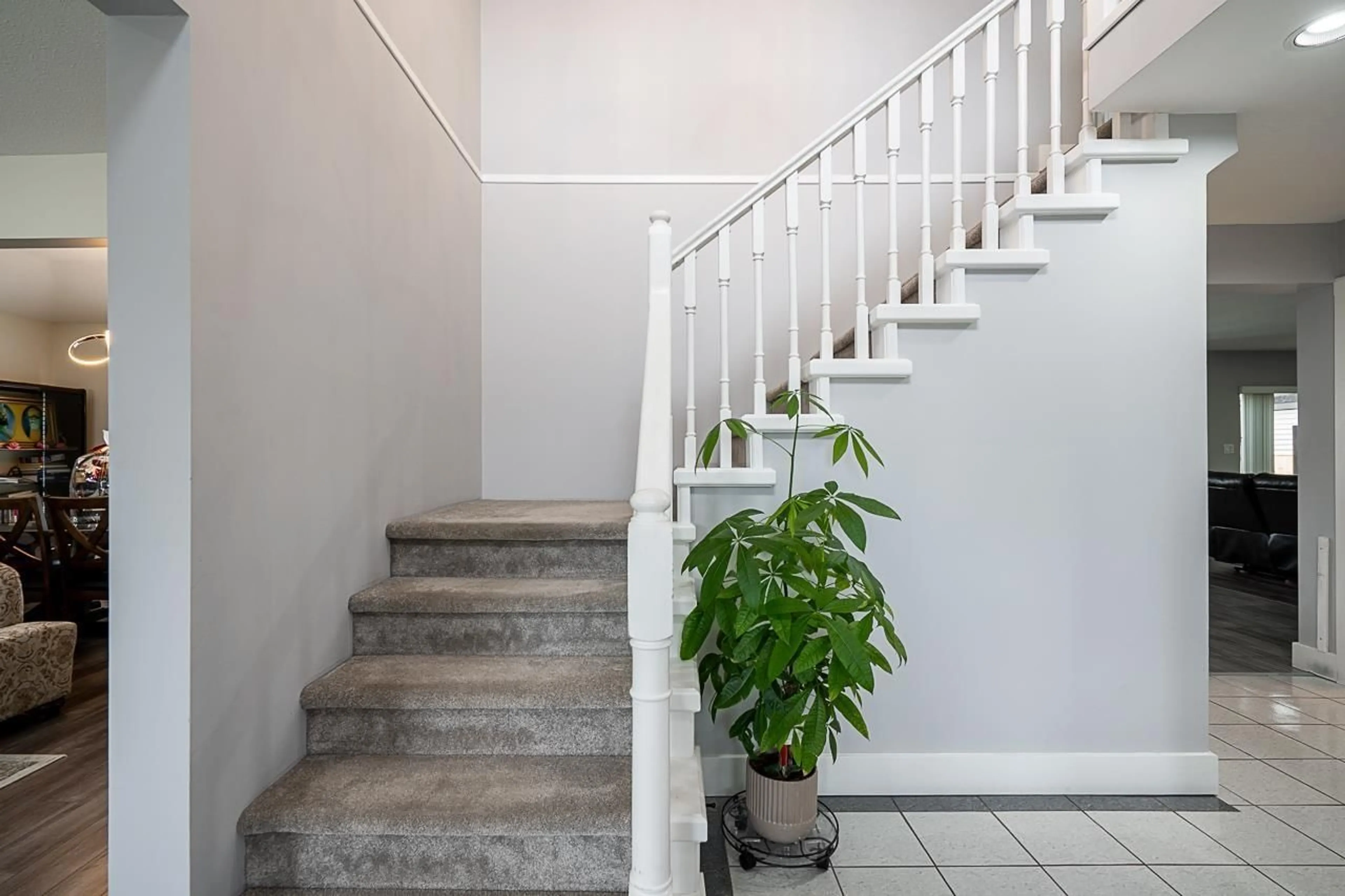 Stairs for 6655 123A STREET, Surrey British Columbia V3W0Z1