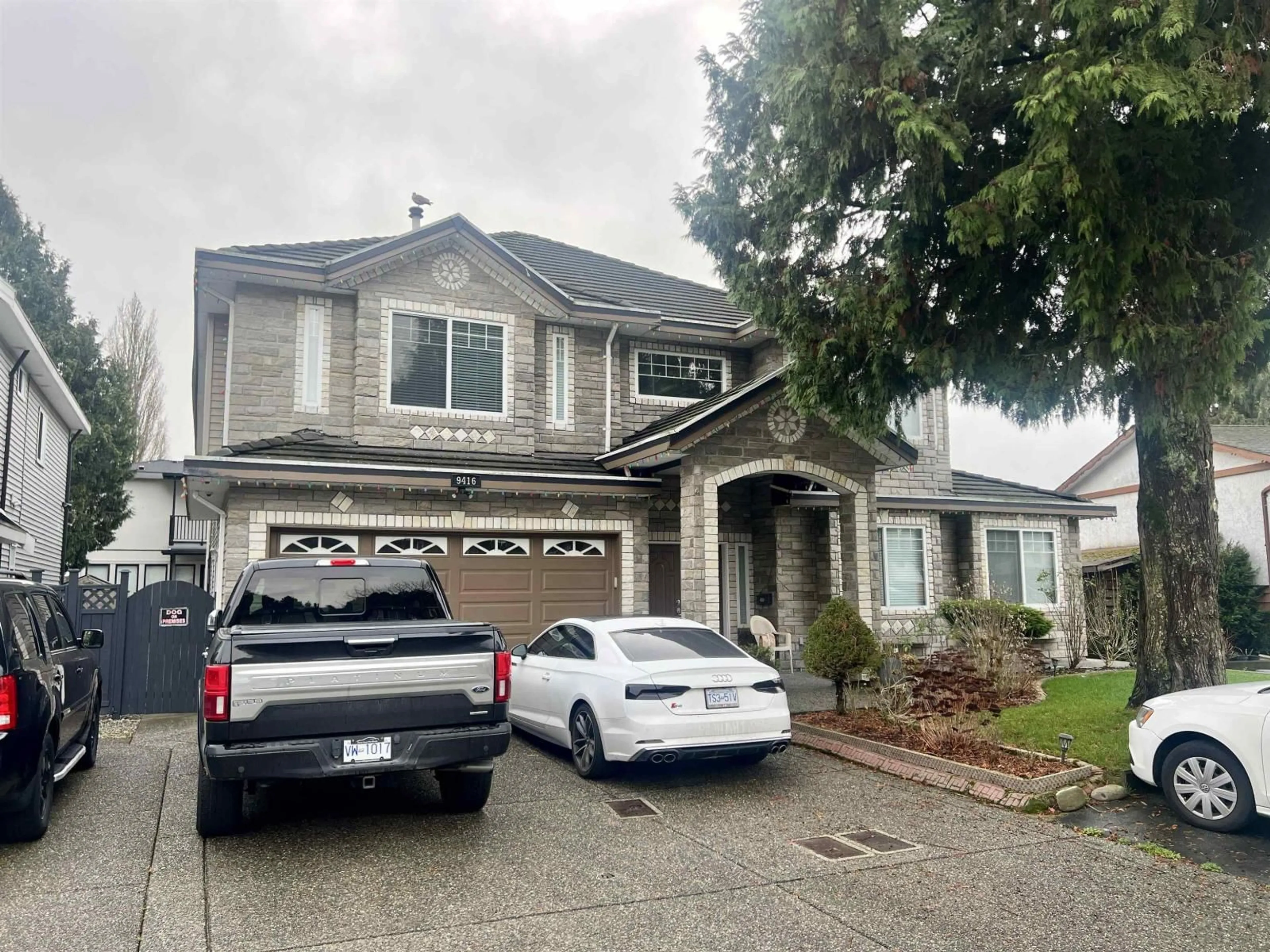 Home with vinyl exterior material, street for 9416 WALLACE CRESCENT, Surrey British Columbia V3V1V6