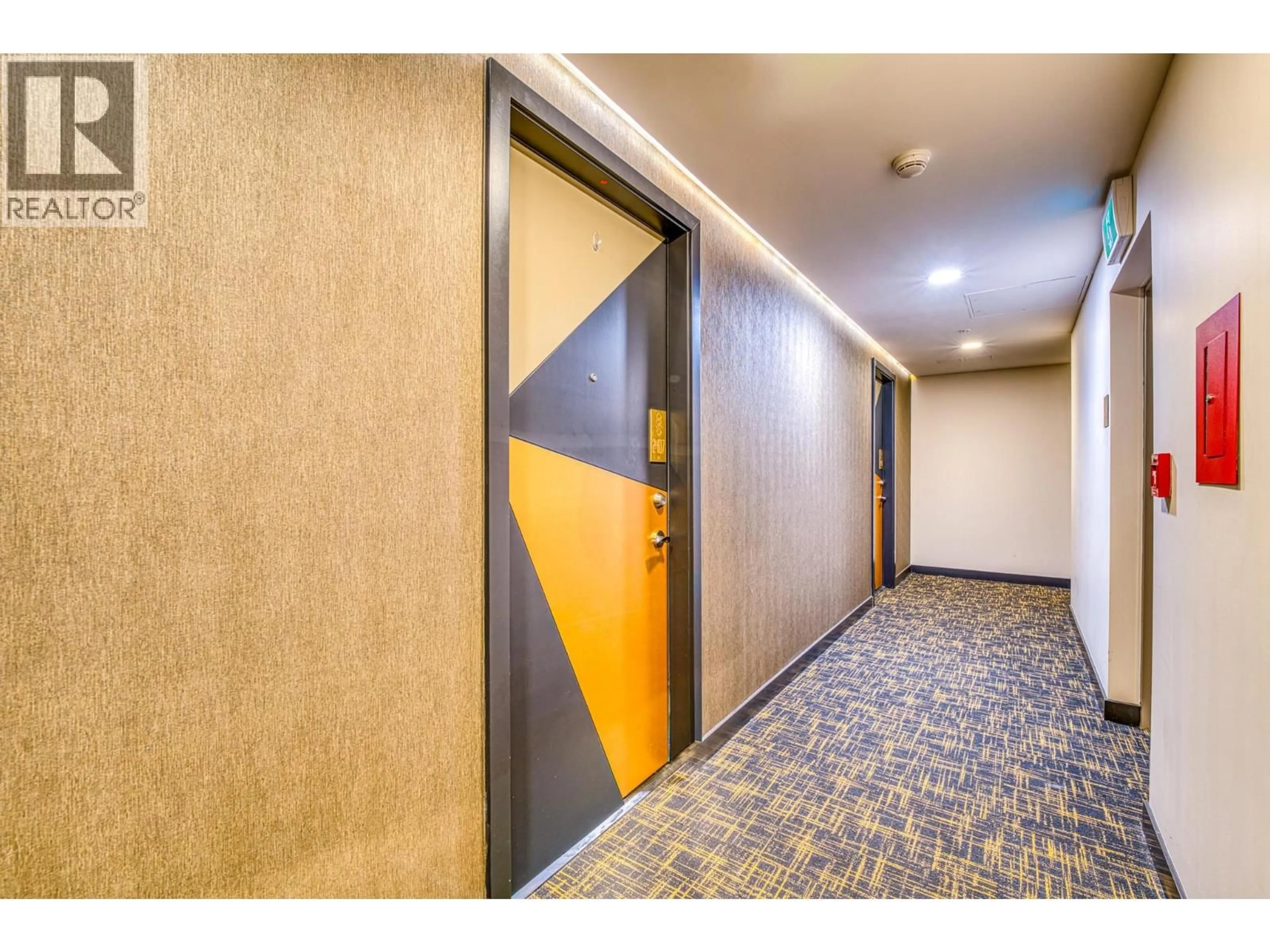 Indoor foyer for 2407 - 6383 MCKAY AVENUE, Burnaby British Columbia V5H0H8