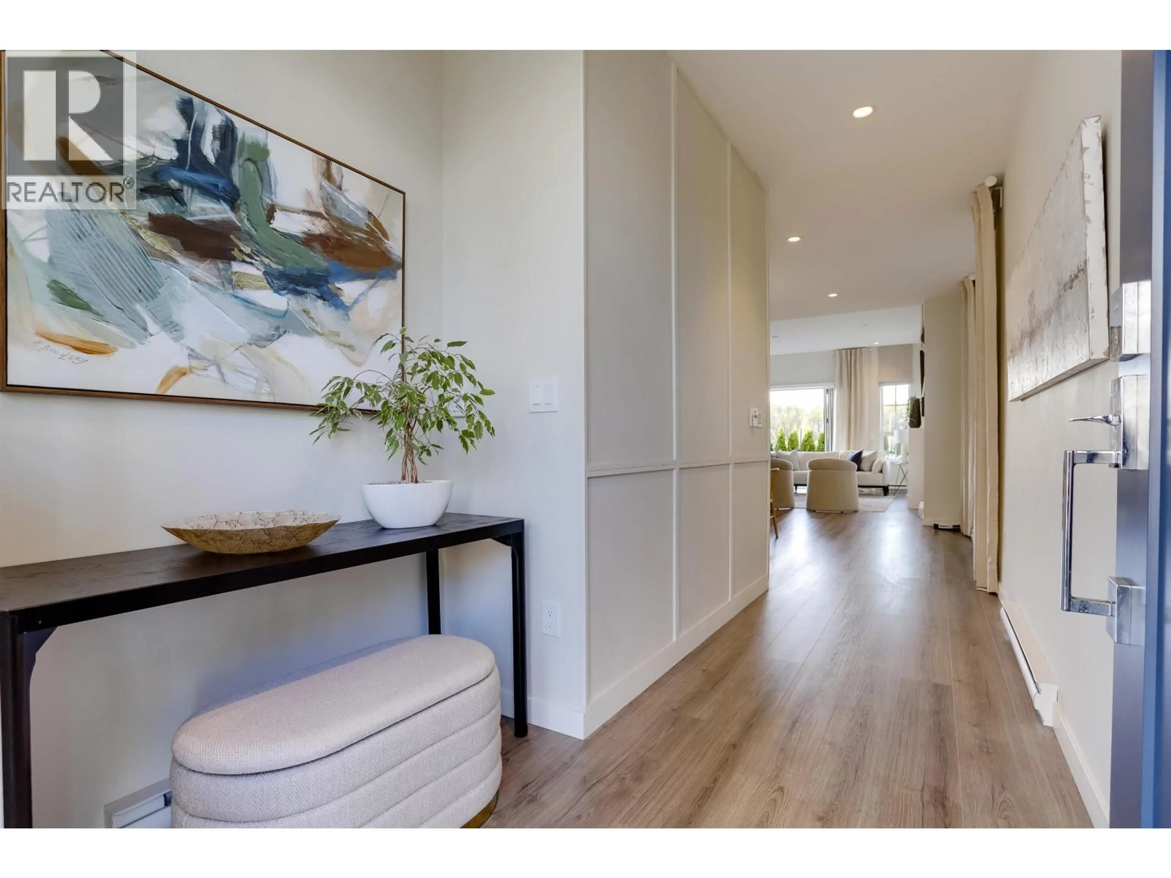Indoor entryway for 100 - 5311 ADMIRAL WAY, Delta British Columbia V4K0E2