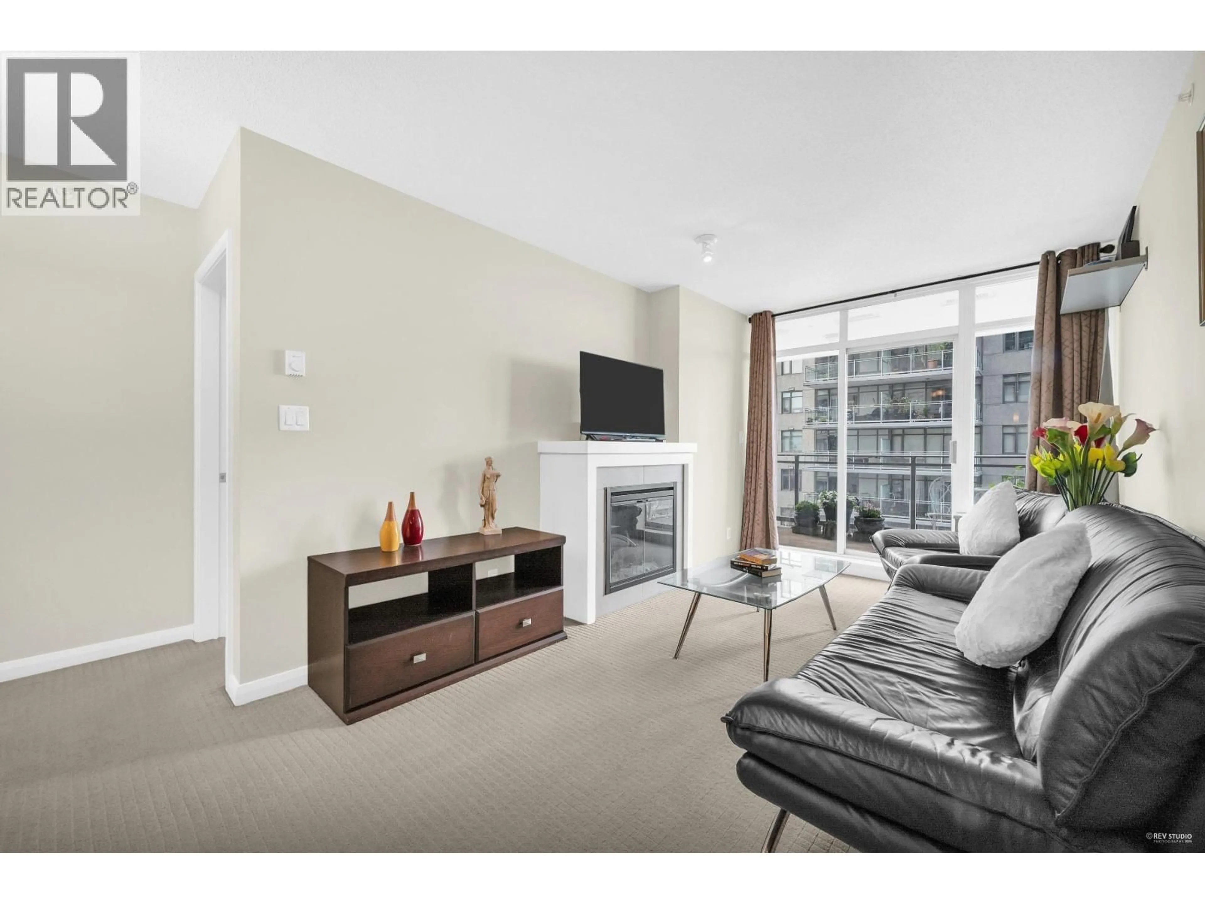 Living room with furniture, unknown for 1909 - 888 CARNARVON STREET, New Westminster British Columbia V3M0C6