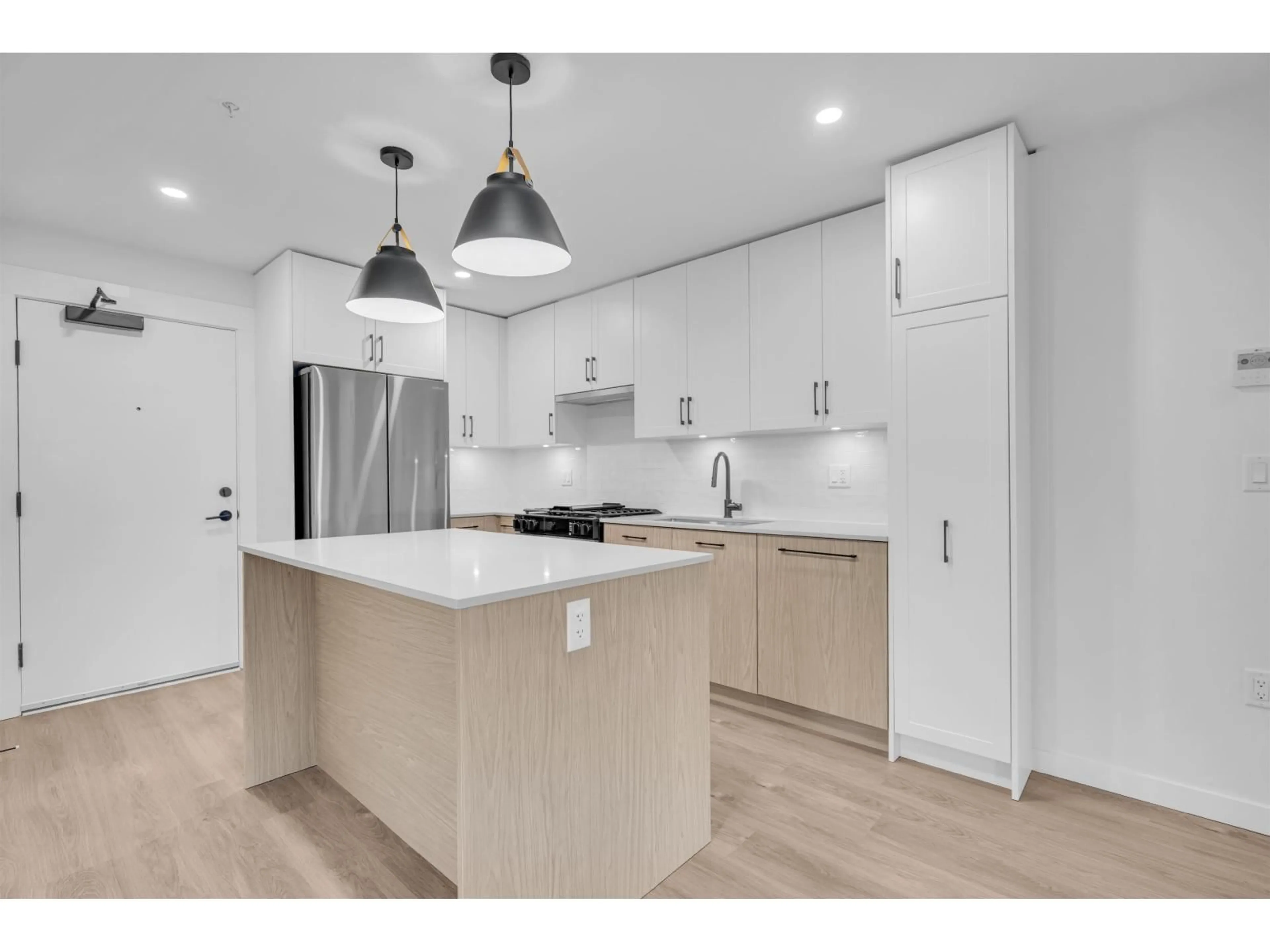 Open concept kitchen, unknown for 412 - 27249 ALDERGROVE TOWN CENTRE DRIVE, Langley British Columbia V4W3N7