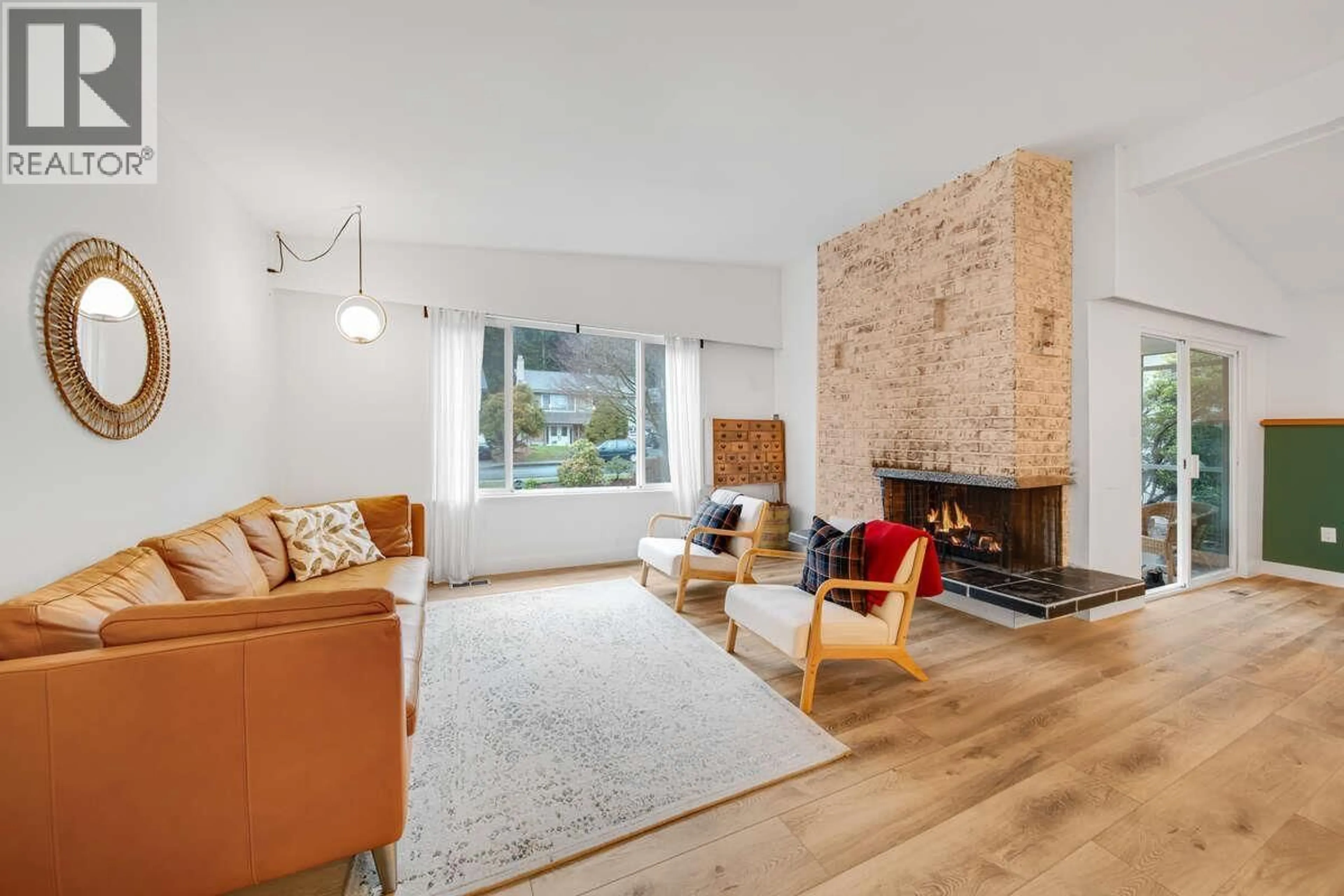 Living room with furniture, unknown for 2280 KING ALBERT AVENUE, Coquitlam British Columbia V3J1Z5