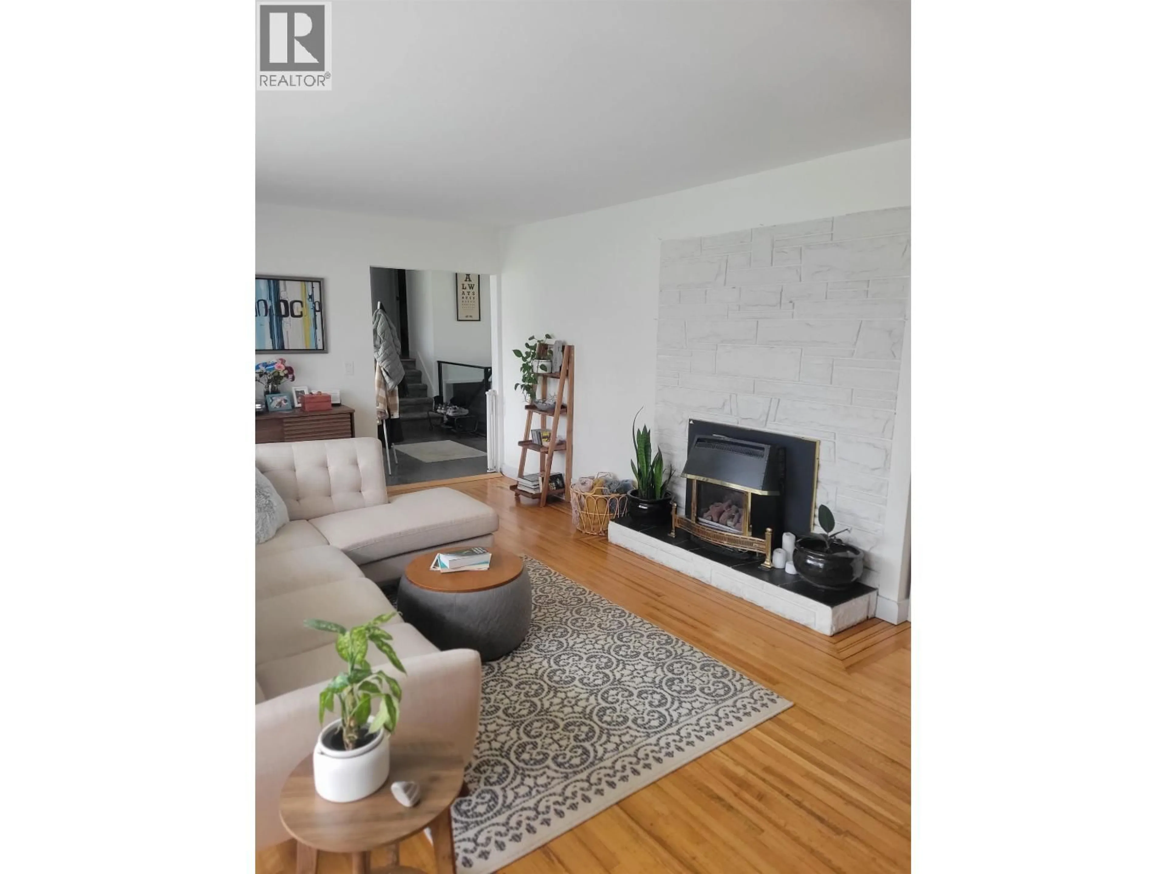 Living room with furniture, wood/laminate floor for 1856 WINDERMERE AVENUE, Port Coquitlam British Columbia V3B2K4