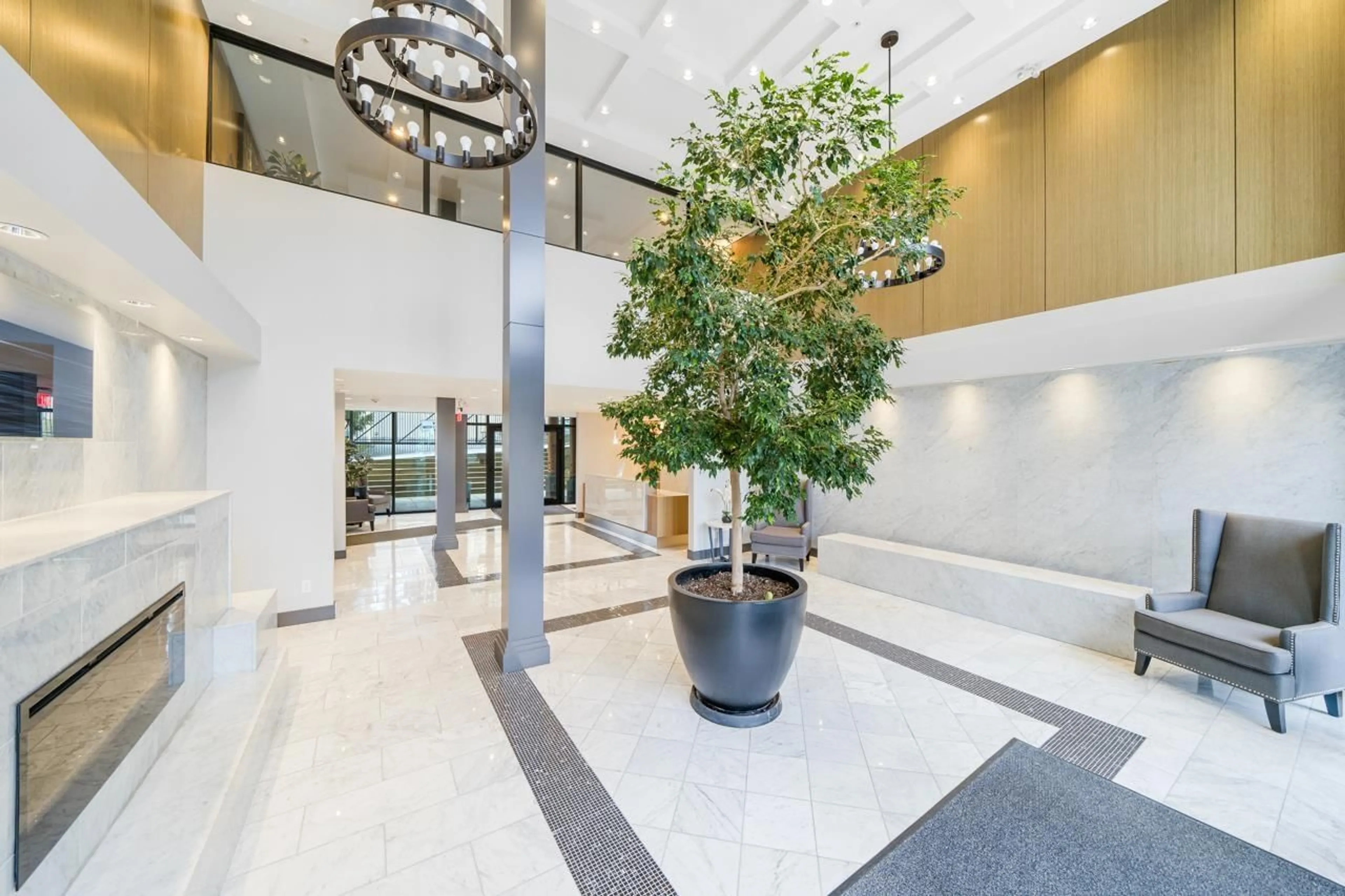 Lobby for 504 - 14855 THRIFT AVENUE, White Rock British Columbia V4B2J6