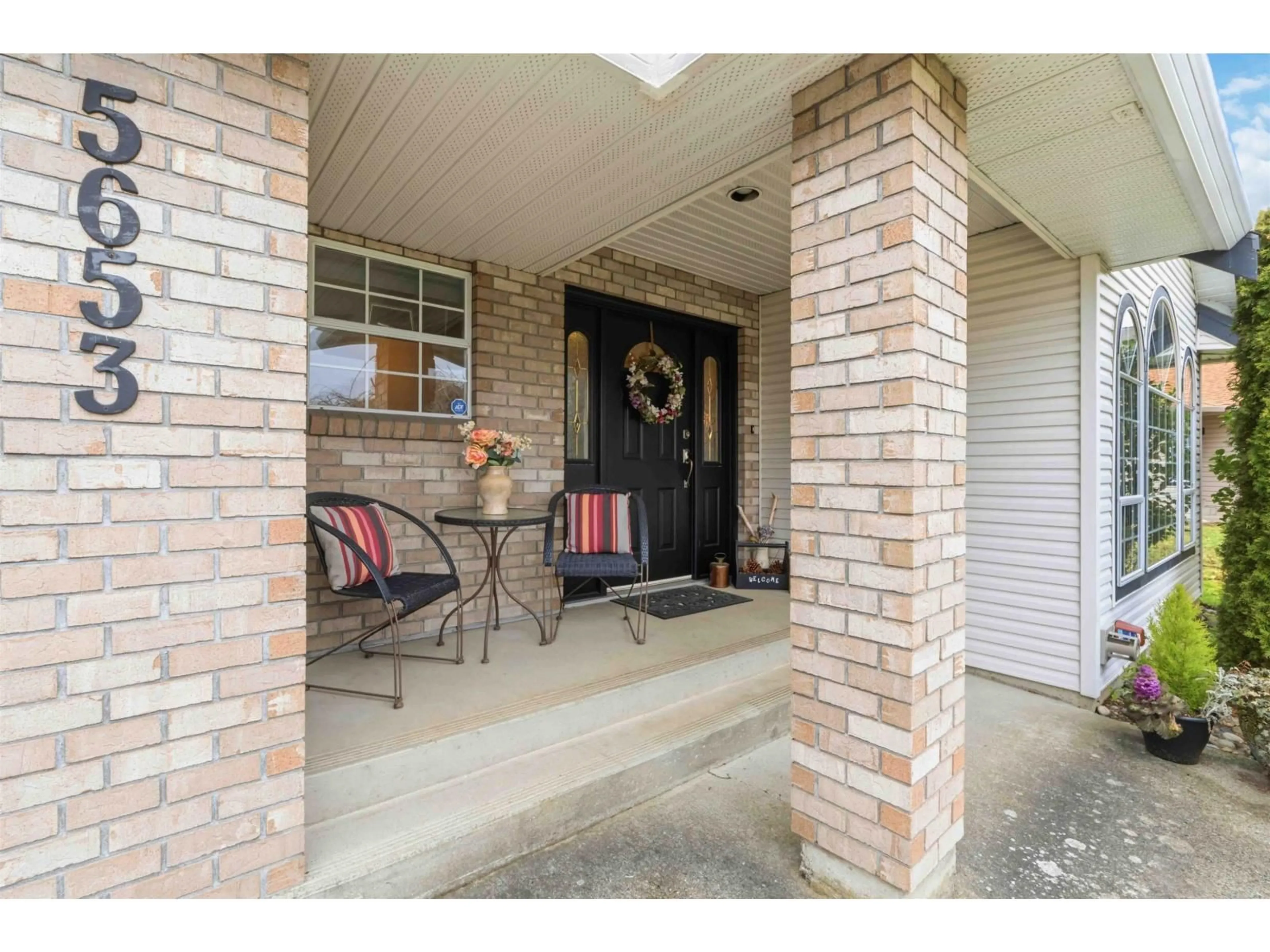 Indoor entryway for 5653 187 STREET, Surrey British Columbia V3S7N3