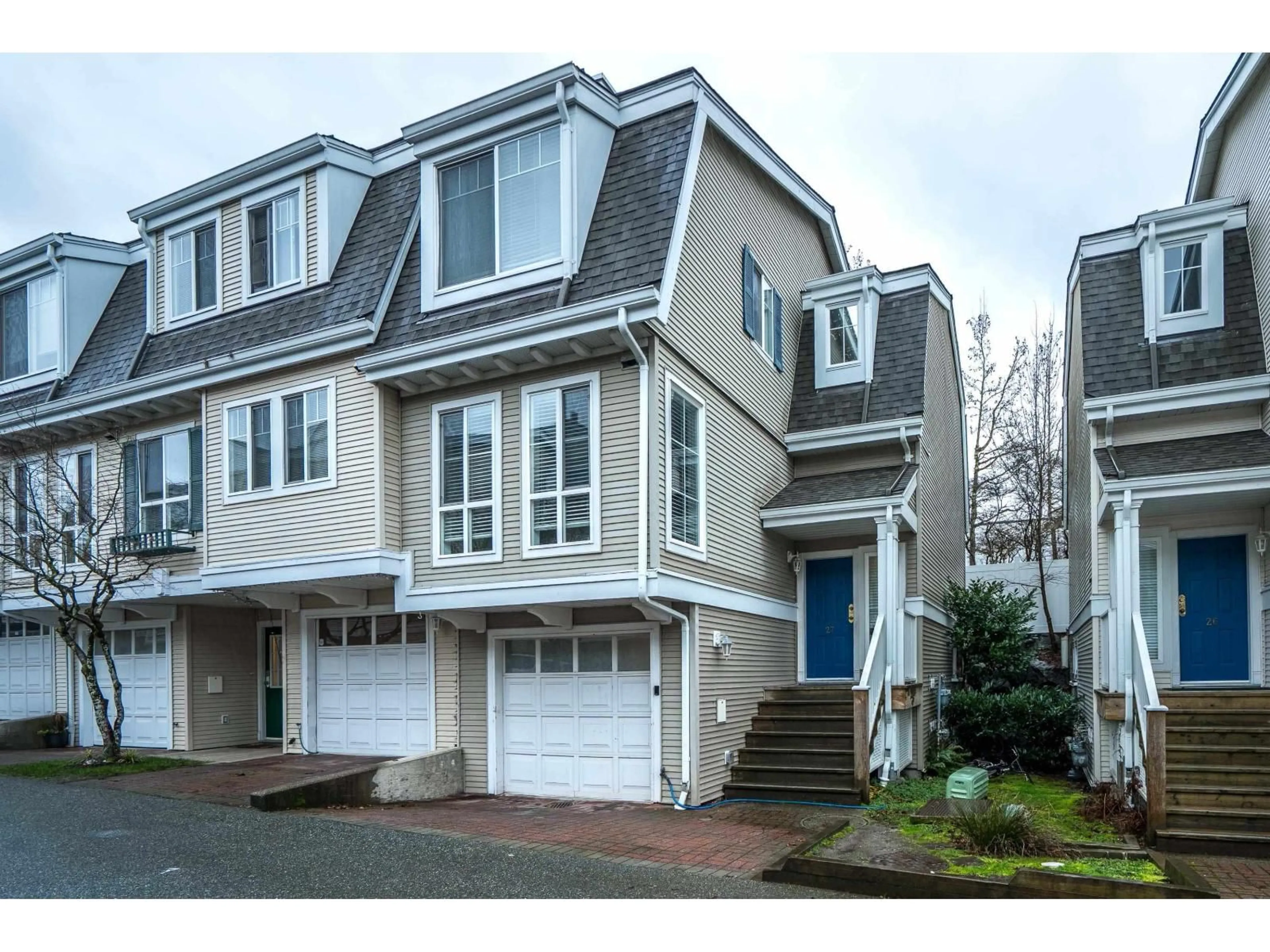 Home with vinyl exterior material, street for 27 - 8890 WALNUT GROVE DRIVE, Langley British Columbia V1M3W4