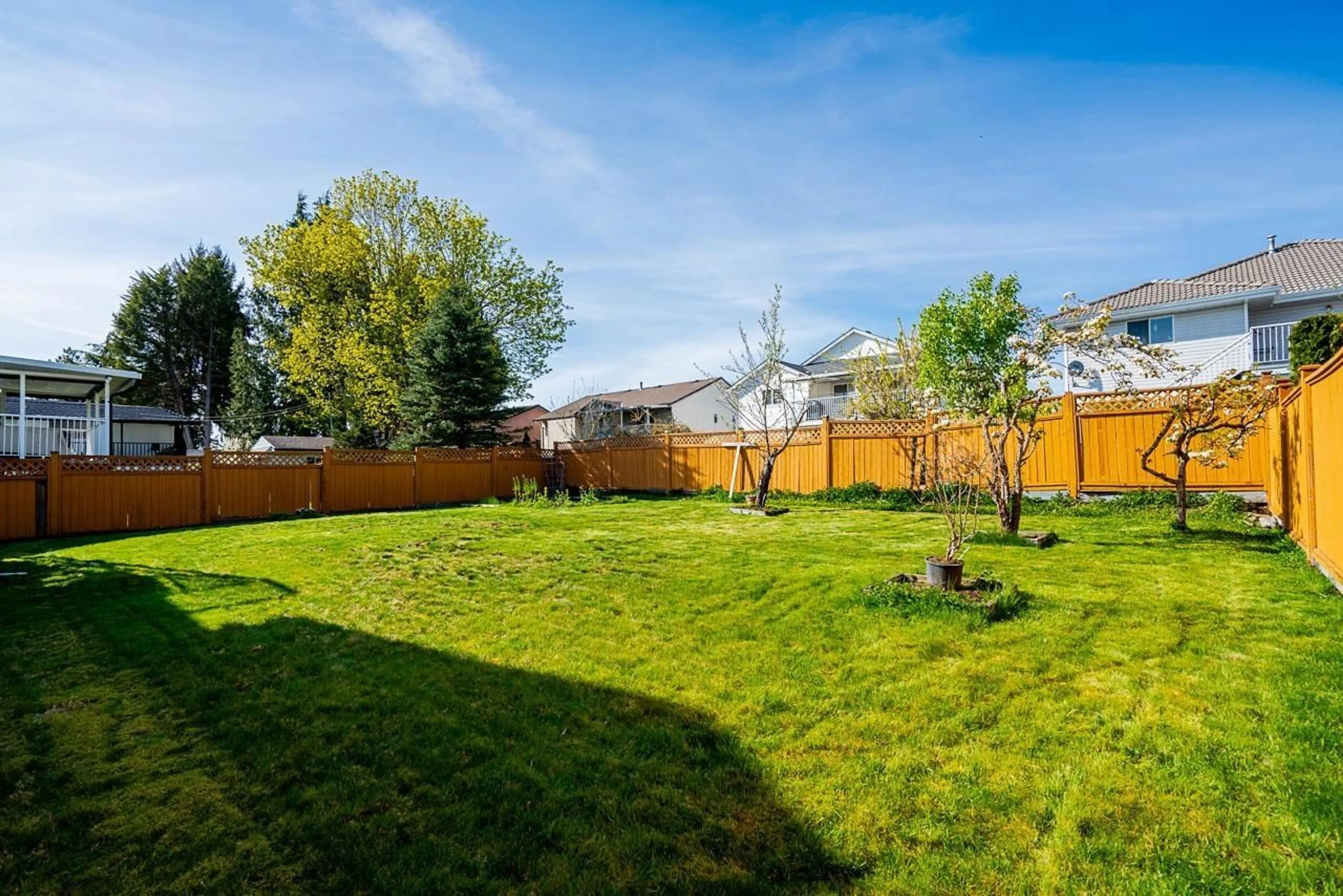 Patio, unknown for 14317 89A AVENUE, Surrey British Columbia V3V7T1