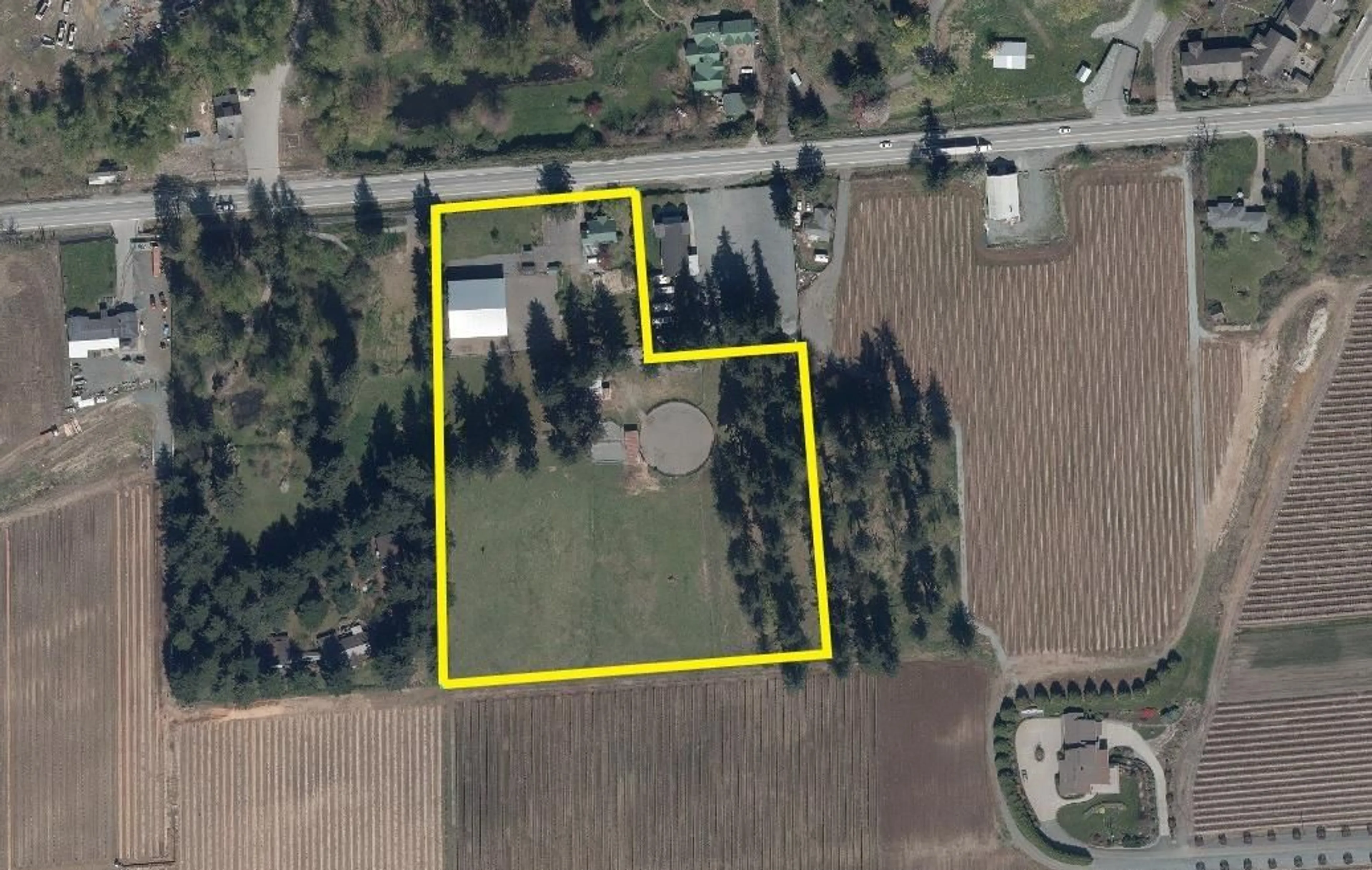 A pic from outside/outdoor area/front of a property/back of a property/a pic from drone, building for 29380 HUNTINGDON ROAD, Abbotsford British Columbia V4X1S7
