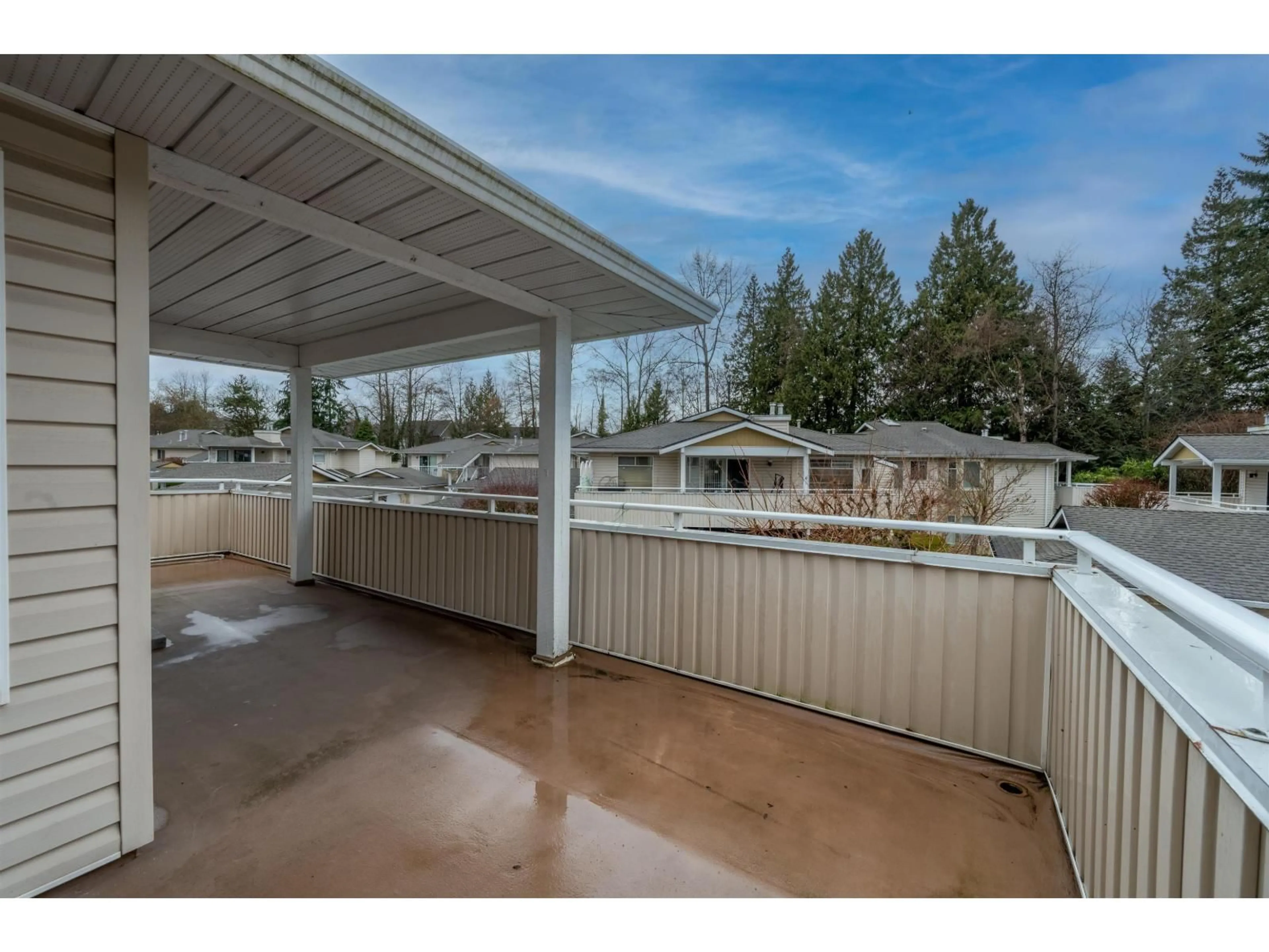 Patio, water/lake/river/ocean view for 205 - 10584 153 STREET, Surrey British Columbia V3R9V1