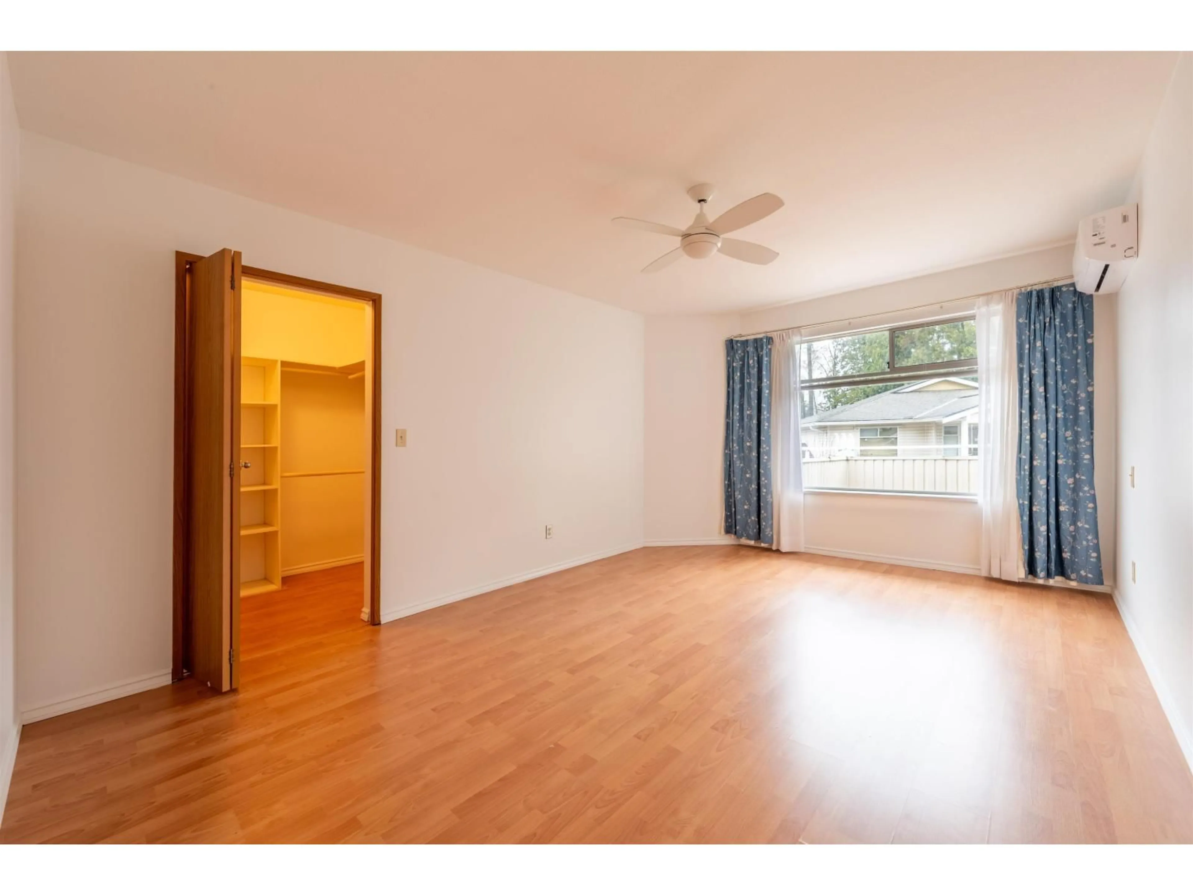 A pic of a room for 205 - 10584 153 STREET, Surrey British Columbia V3R9V1