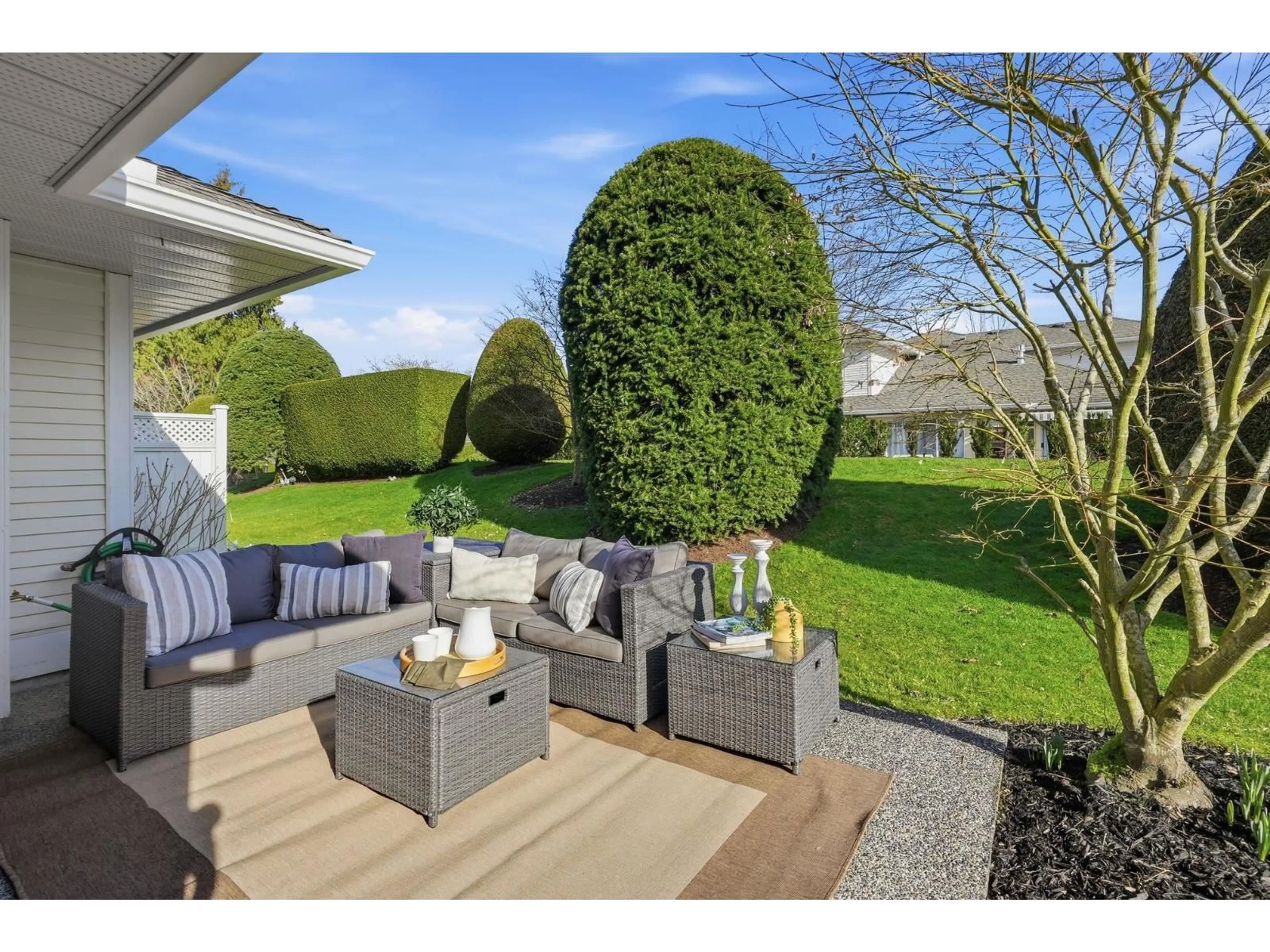 Patio, street for 100 - 8737 212 STREET, Langley British Columbia V1M2C8