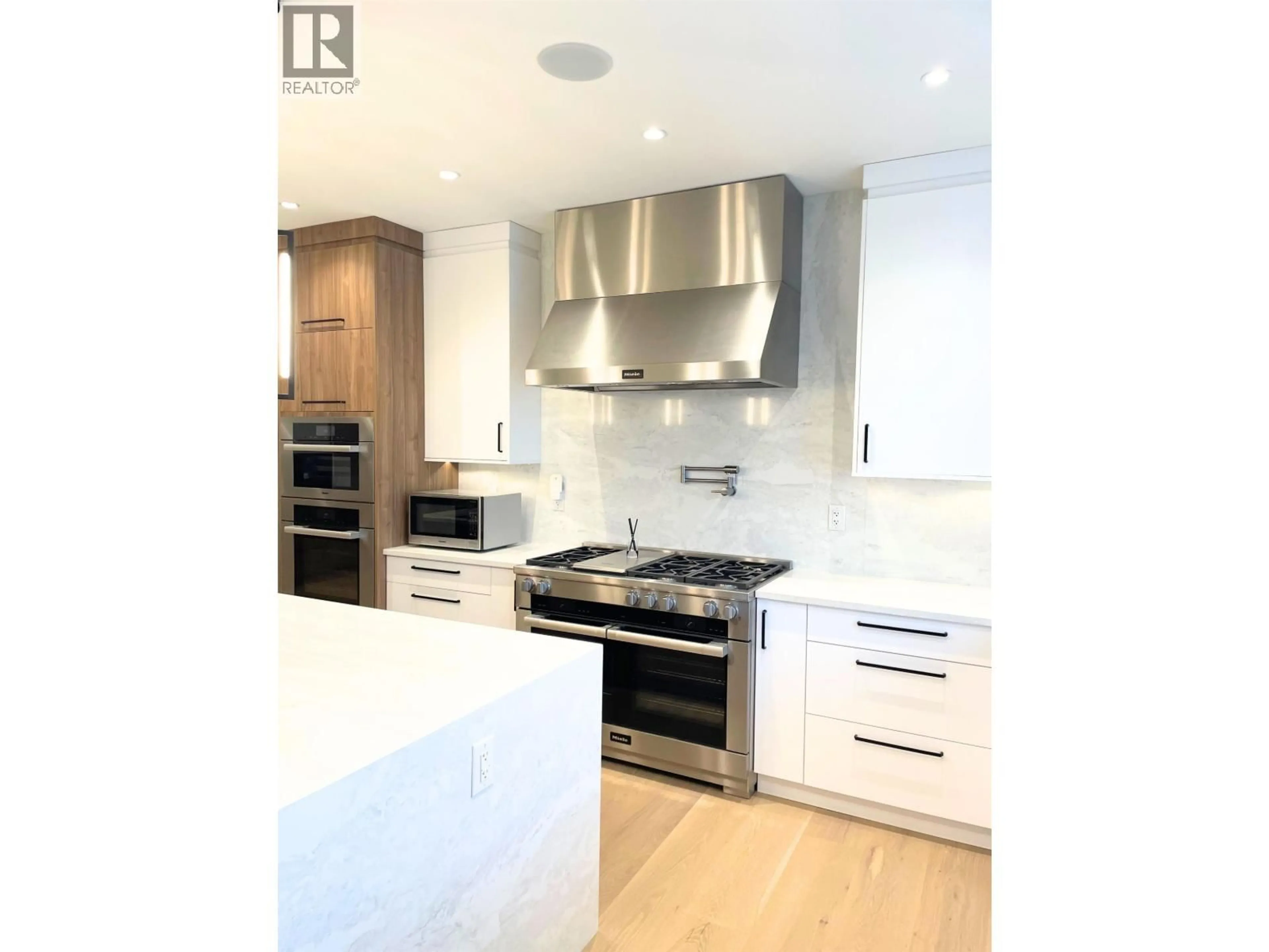 Open concept kitchen, unknown for 7158 BAYVIEW DRIVE, Burnaby British Columbia V5A4T3