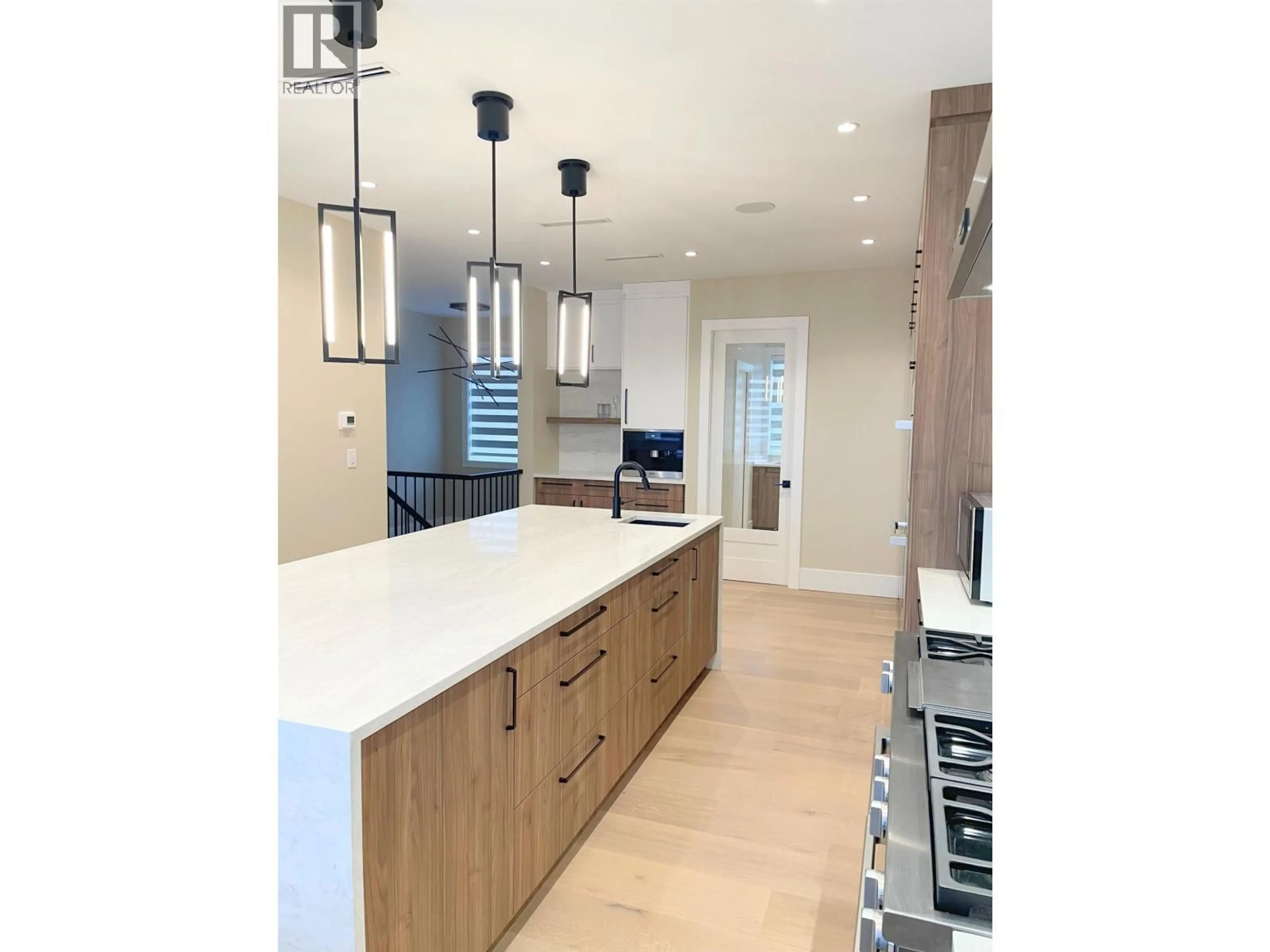 Contemporary kitchen, unknown for 7158 BAYVIEW DRIVE, Burnaby British Columbia V5A4T3