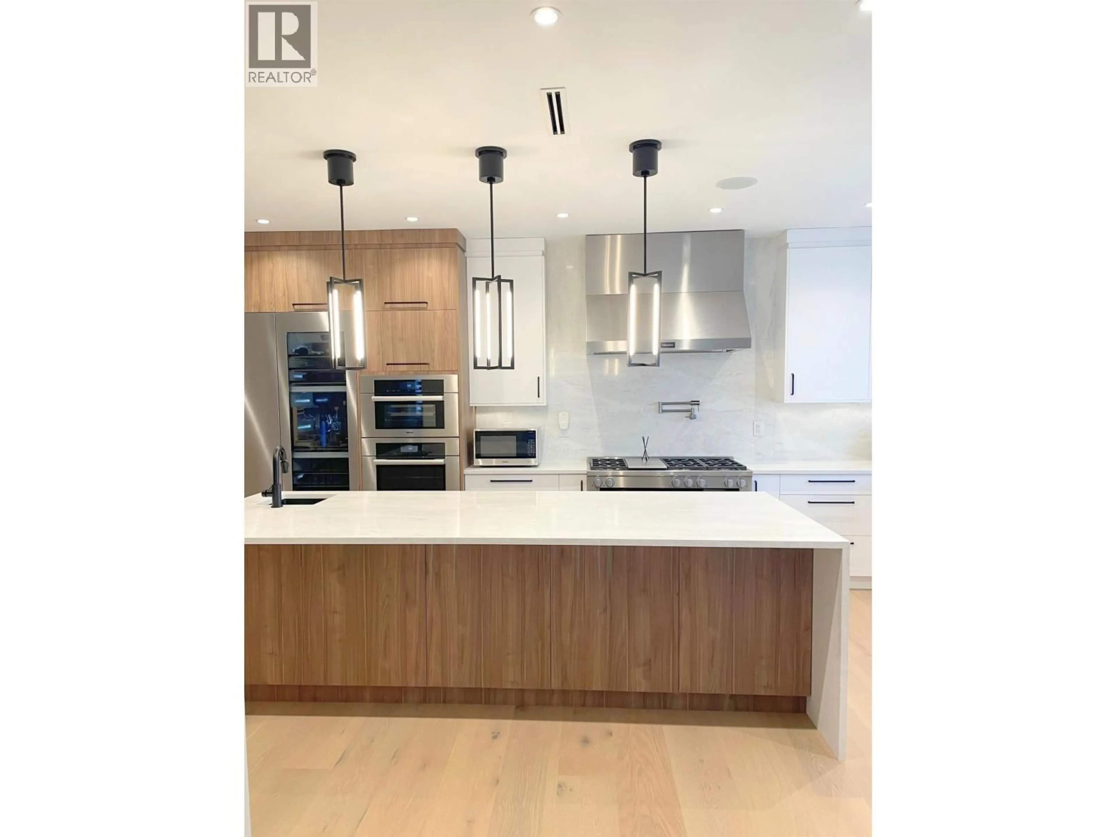 Open concept kitchen, wood/laminate floor for 7158 BAYVIEW DRIVE, Burnaby British Columbia V5A4T3