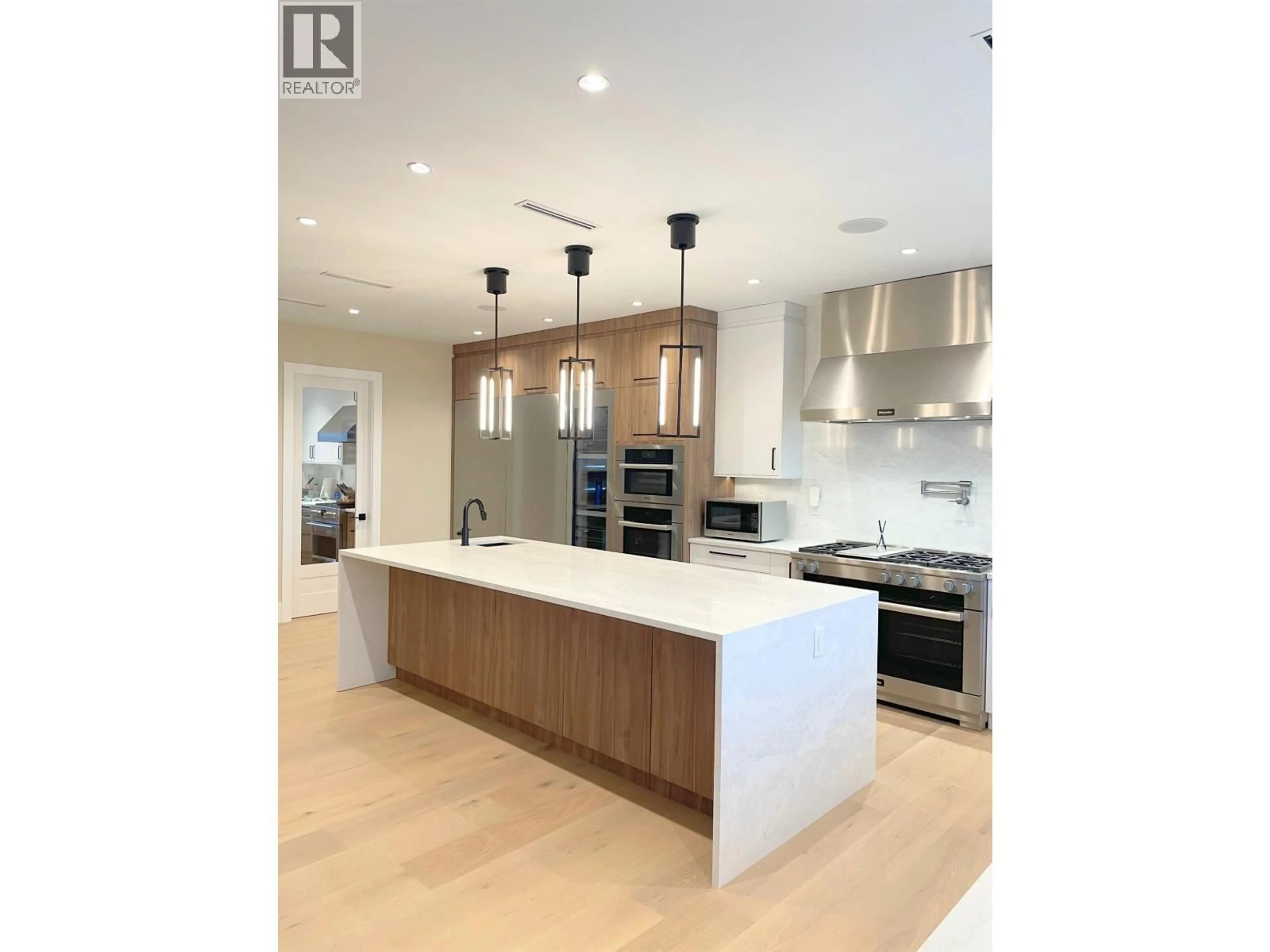 Open concept kitchen, unknown for 7158 BAYVIEW DRIVE, Burnaby British Columbia V5A4T3