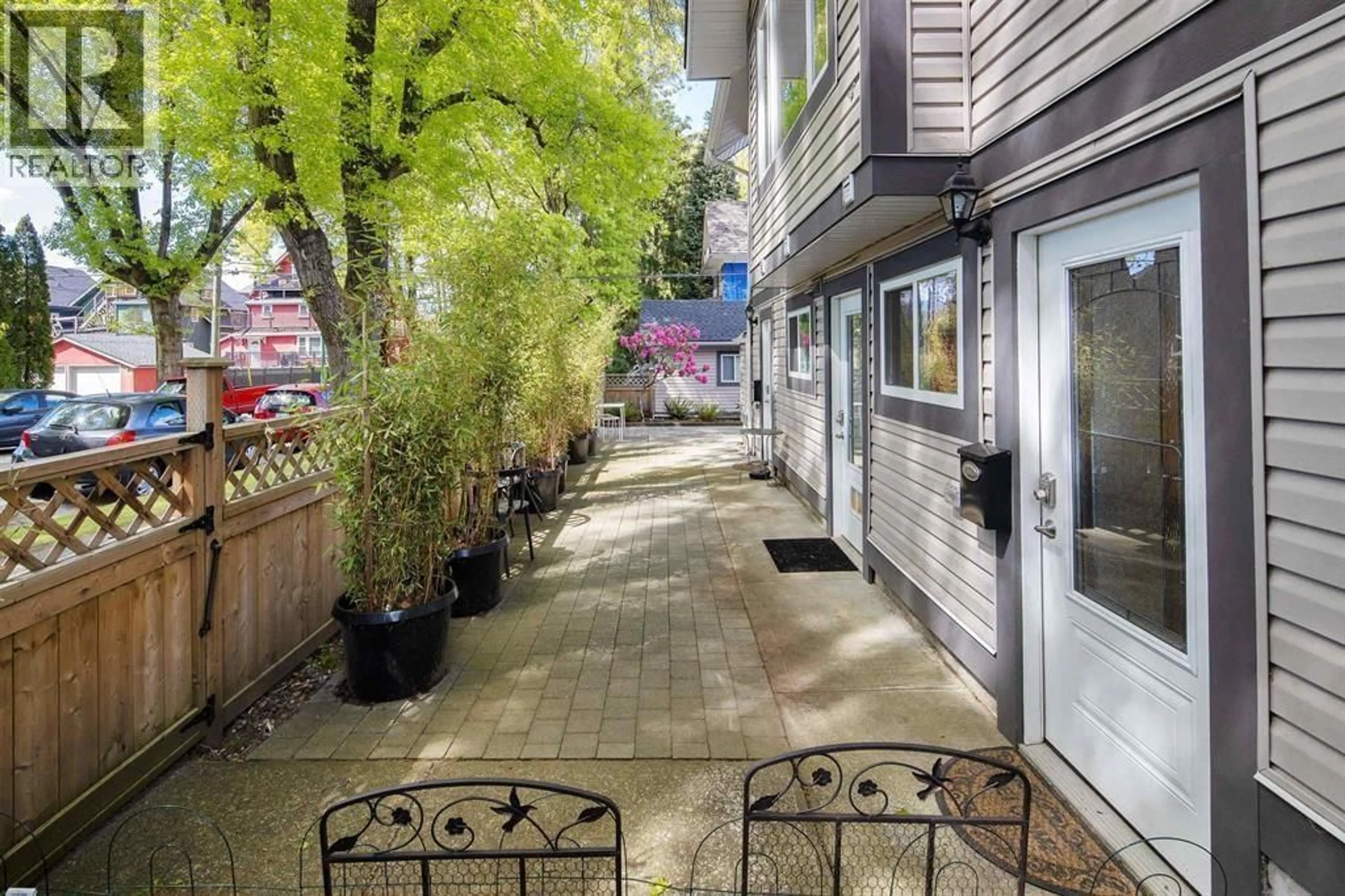 Patio, street for 195 12 AVENUE, Vancouver British Columbia V5Y1T6