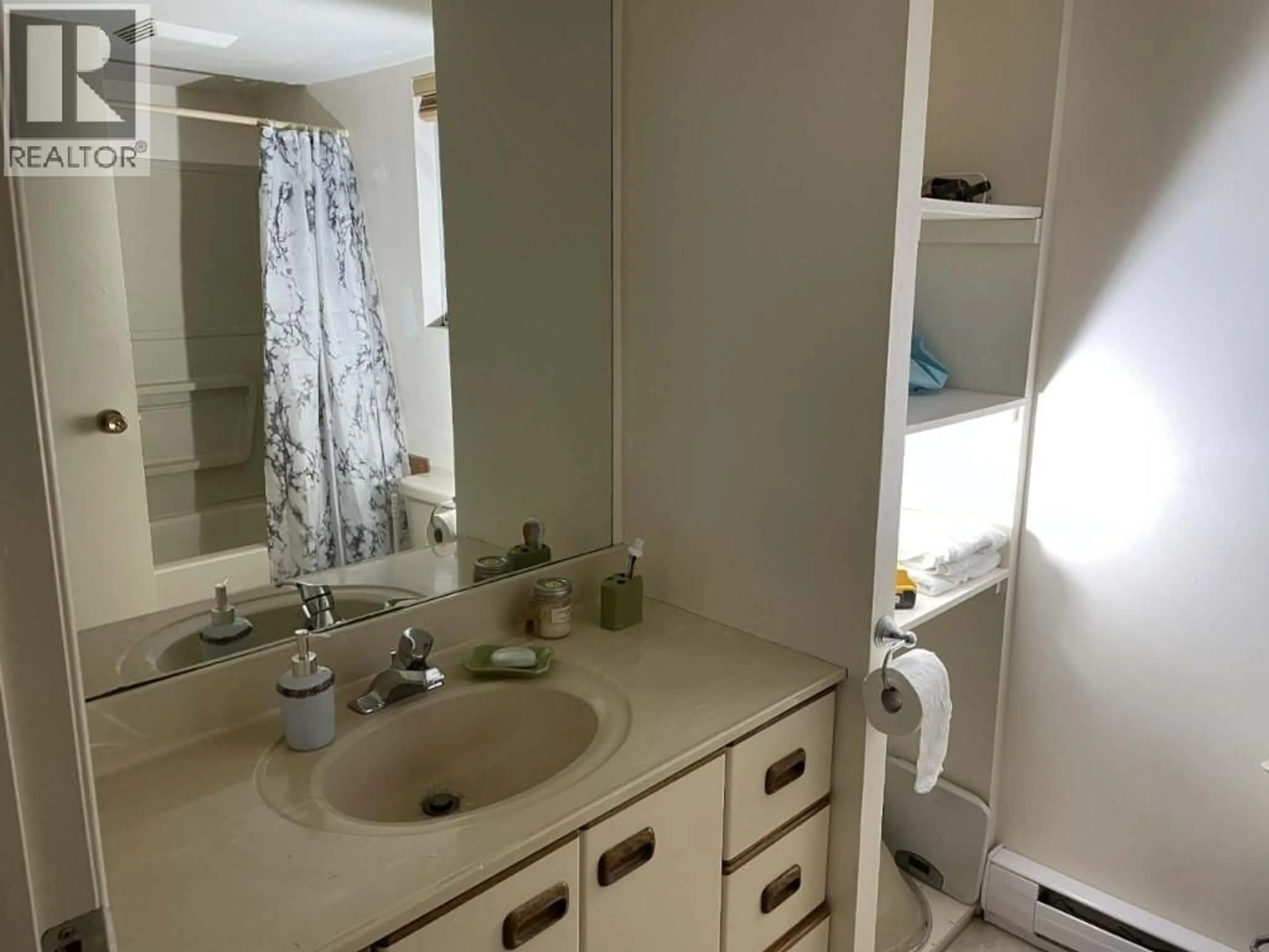 Standard bathroom, unknown for 1214 CAROL PLACE, Gibsons British Columbia V0N1V4