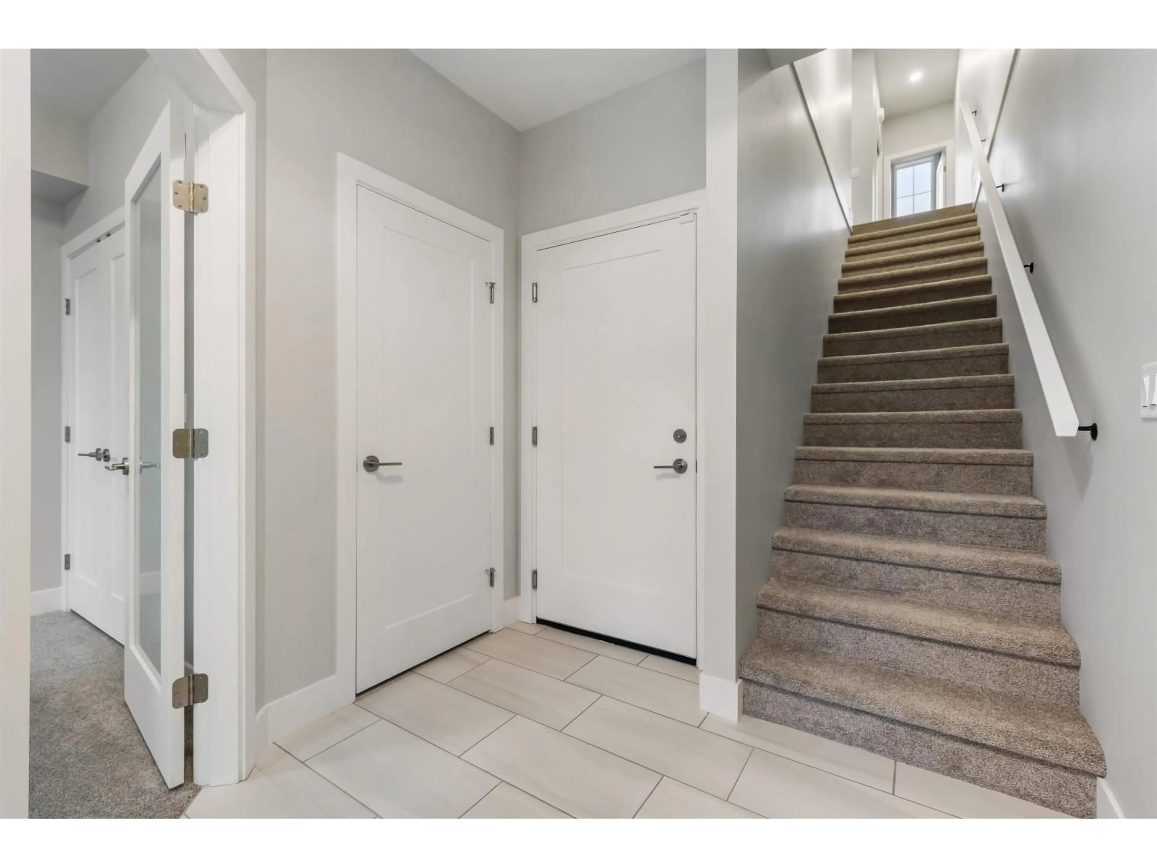 Indoor entryway for 9 - 7300 COPPERWOOD STREET, Chilliwack British Columbia V2R6G7