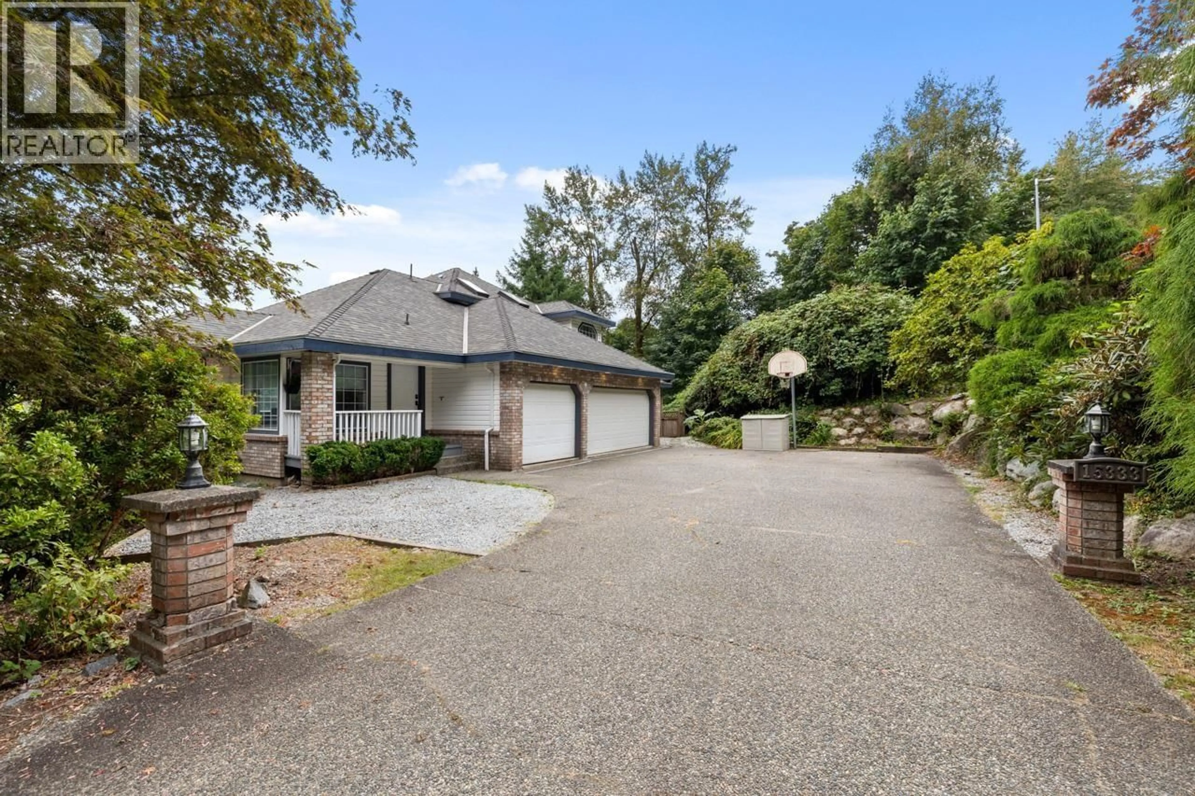 A pic from outside/outdoor area/front of a property/back of a property/a pic from drone, street for 15333 SHERIDAN DRIVE, Pitt Meadows British Columbia V3Y2T9