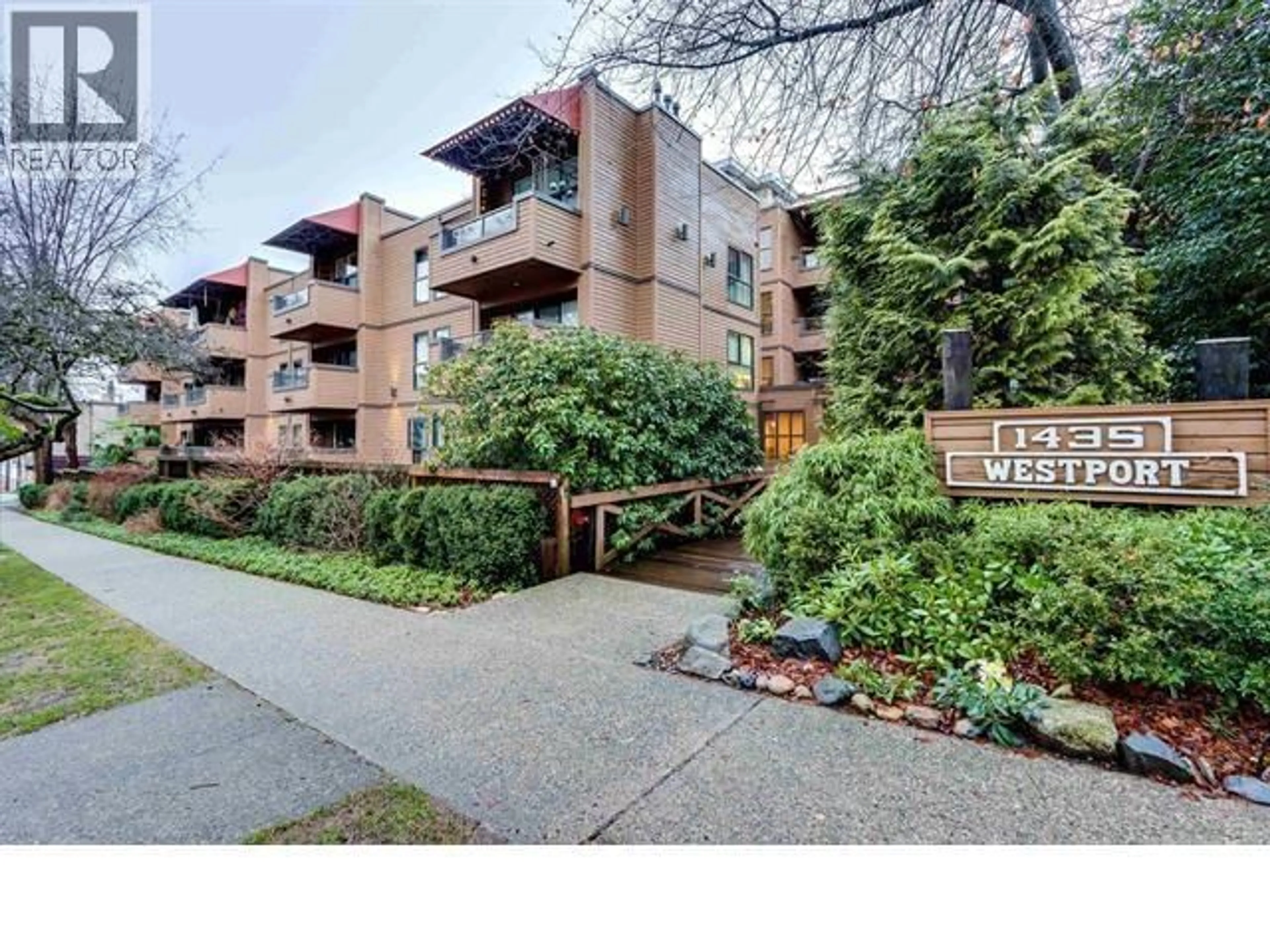 A pic from outside/outdoor area/front of a property/back of a property/a pic from drone, street for 309 - 1435 NELSON STREET, Vancouver British Columbia V6G2Z3
